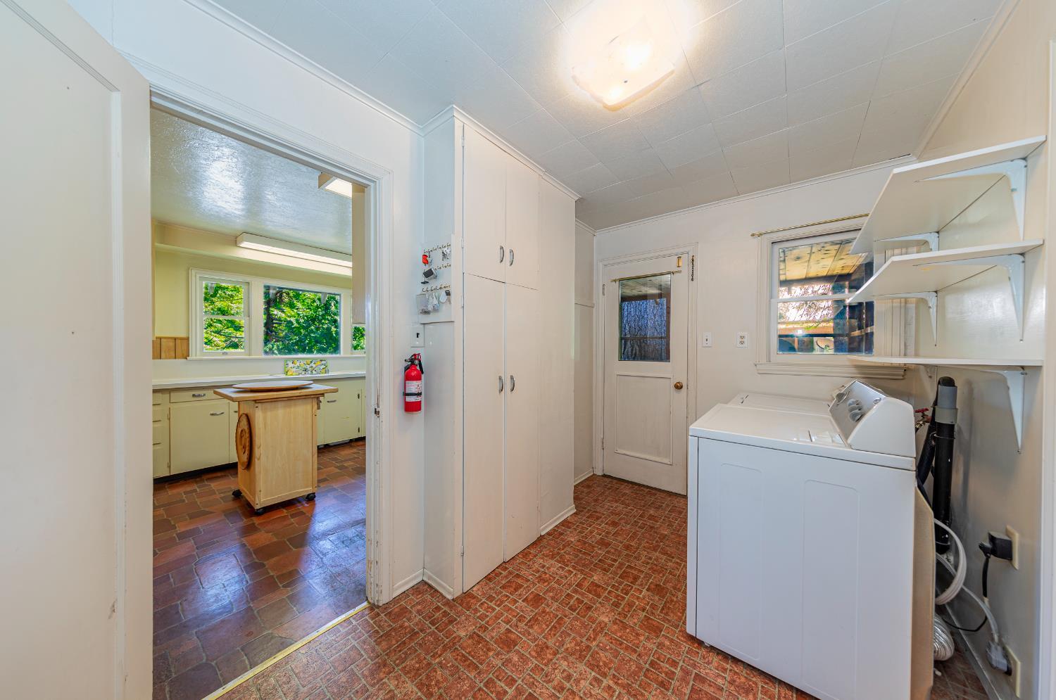 Fish Camp, California, 93623, United States, 5 Bedrooms Bedrooms, ,2 BathroomsBathrooms,Residential,For Sale,1869903