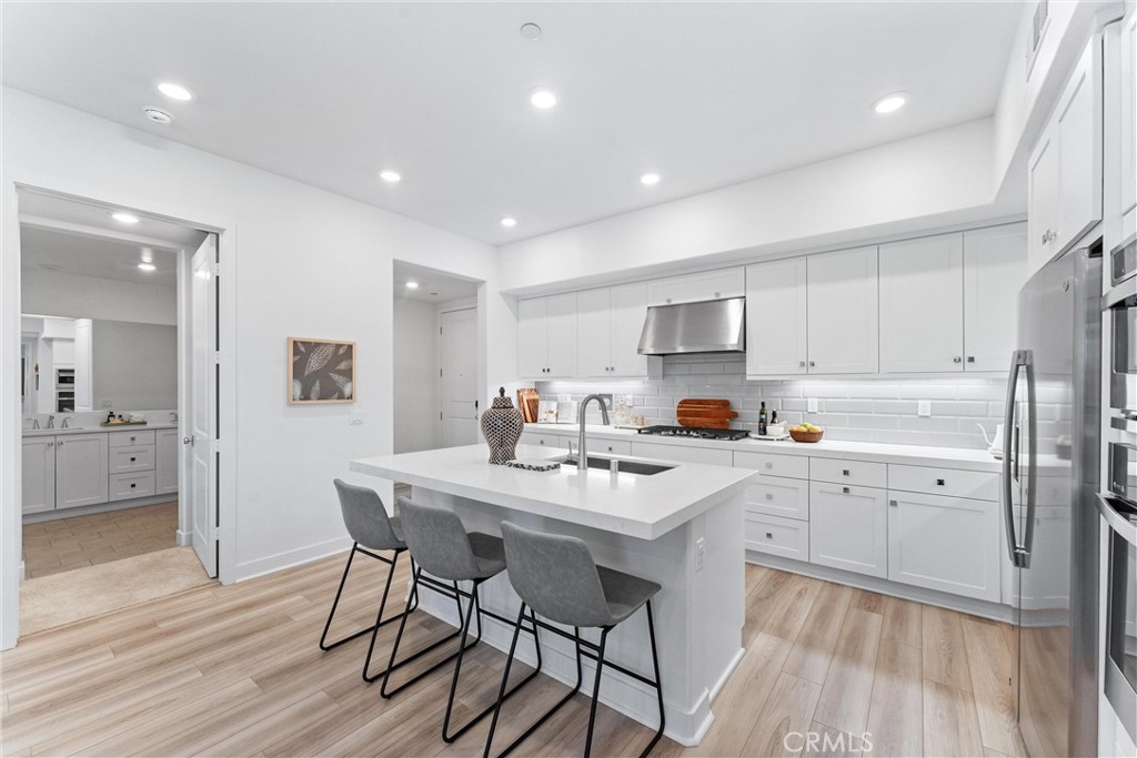 Irvine, California, 92618, United States, 2 Bedrooms Bedrooms, ,2 BathroomsBathrooms,Residential,For Sale,1988212