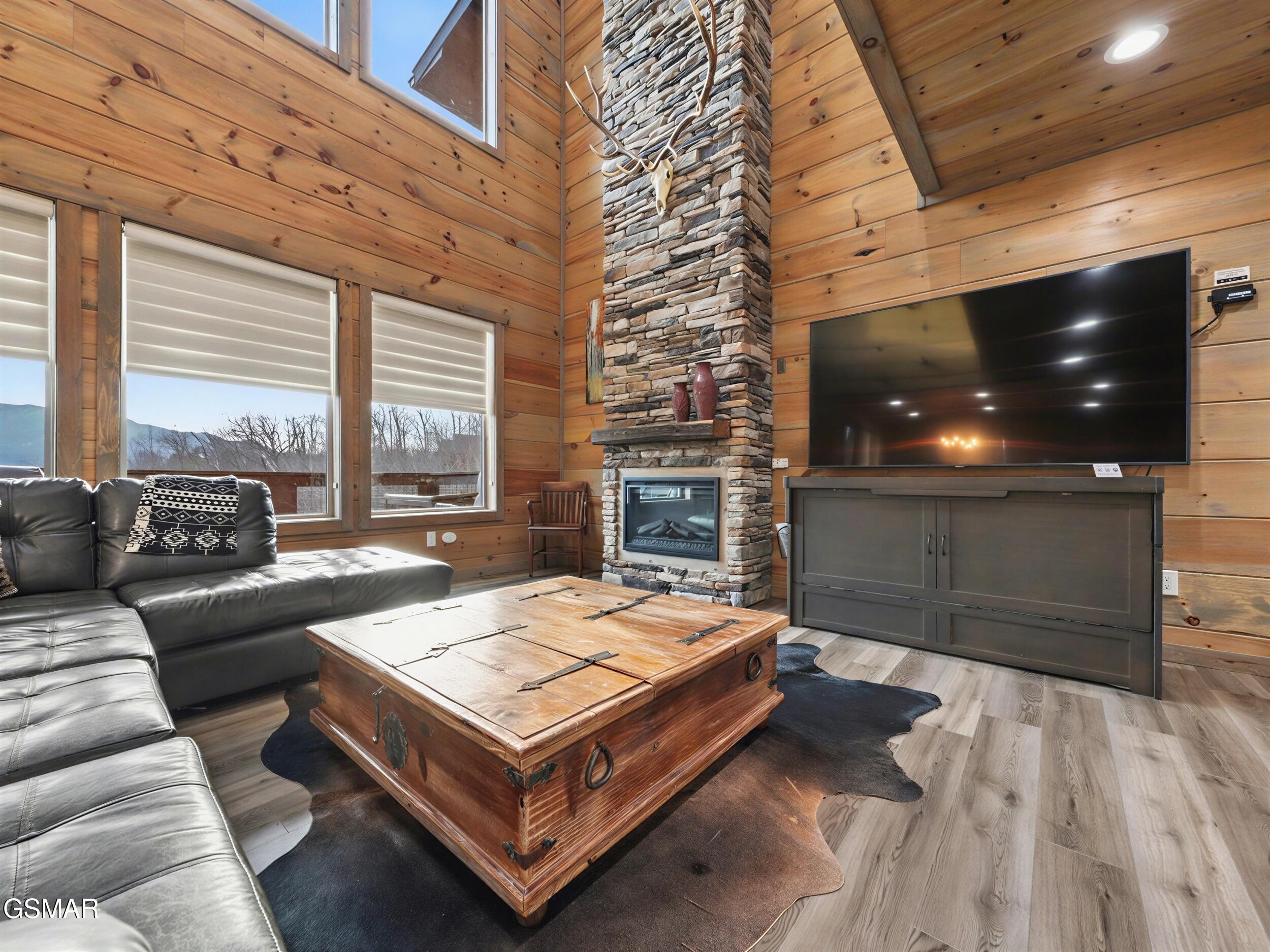 Gatlinburg, Tennessee, 37738, United States, 3 Bedrooms Bedrooms, ,4 BathroomsBathrooms,Residential,For Sale,2012548
