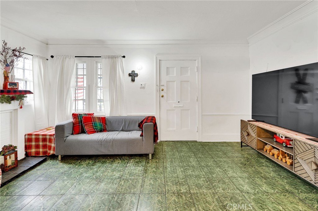 Los Angeles, California, 90044, United States, 3 Bedrooms Bedrooms, ,2 BathroomsBathrooms,Residential,For Sale,1931570