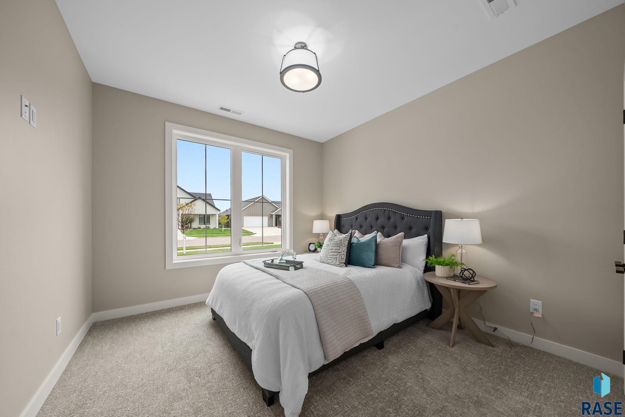 Sioux Falls, South Dakota, 57110, United States, 3 Bedrooms Bedrooms, ,3 BathroomsBathrooms,Residential,For Sale,2005643