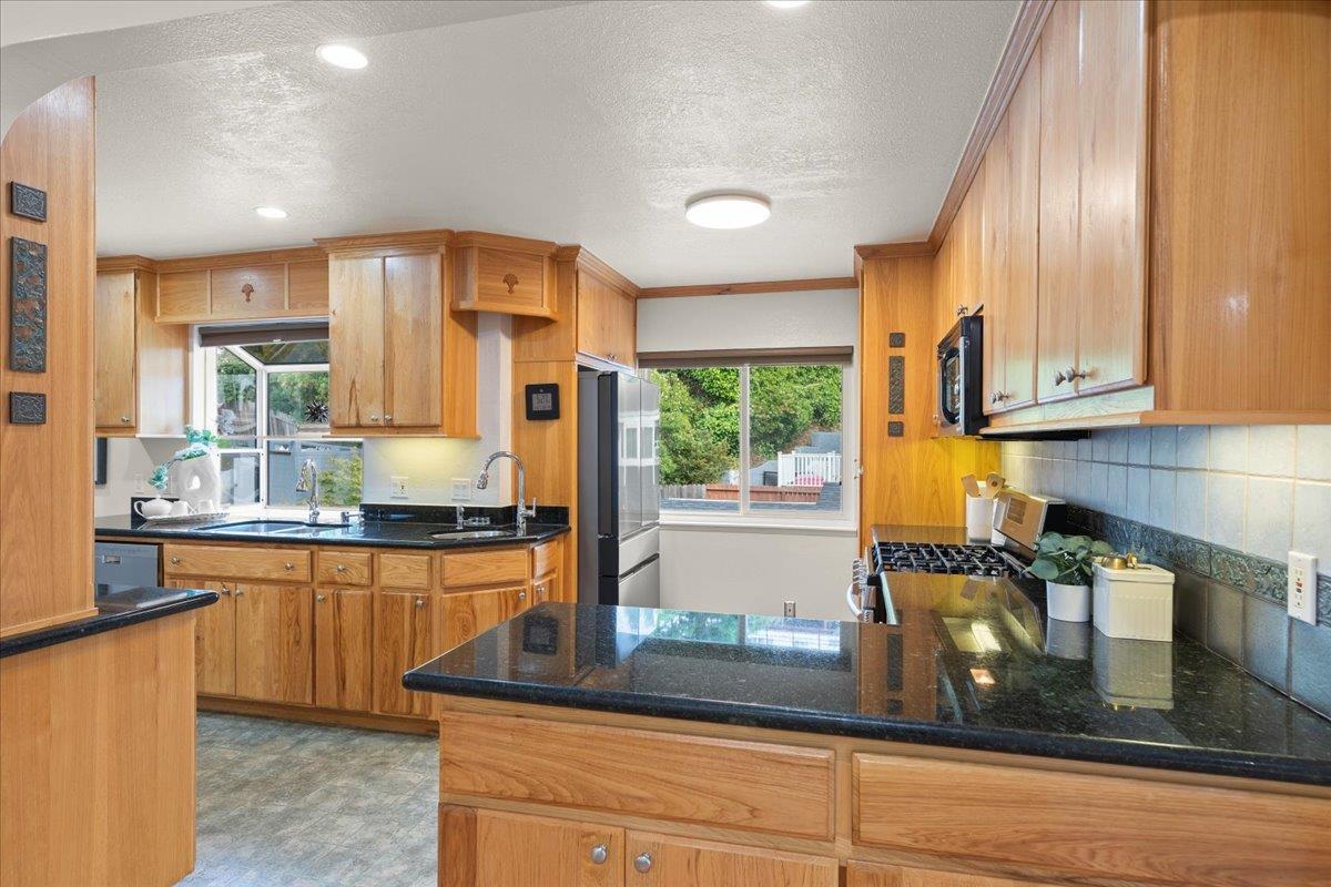 Castro Valley, California, 94546, United States, 4 Bedrooms Bedrooms, ,3 BathroomsBathrooms,Residential,For Sale,1989178