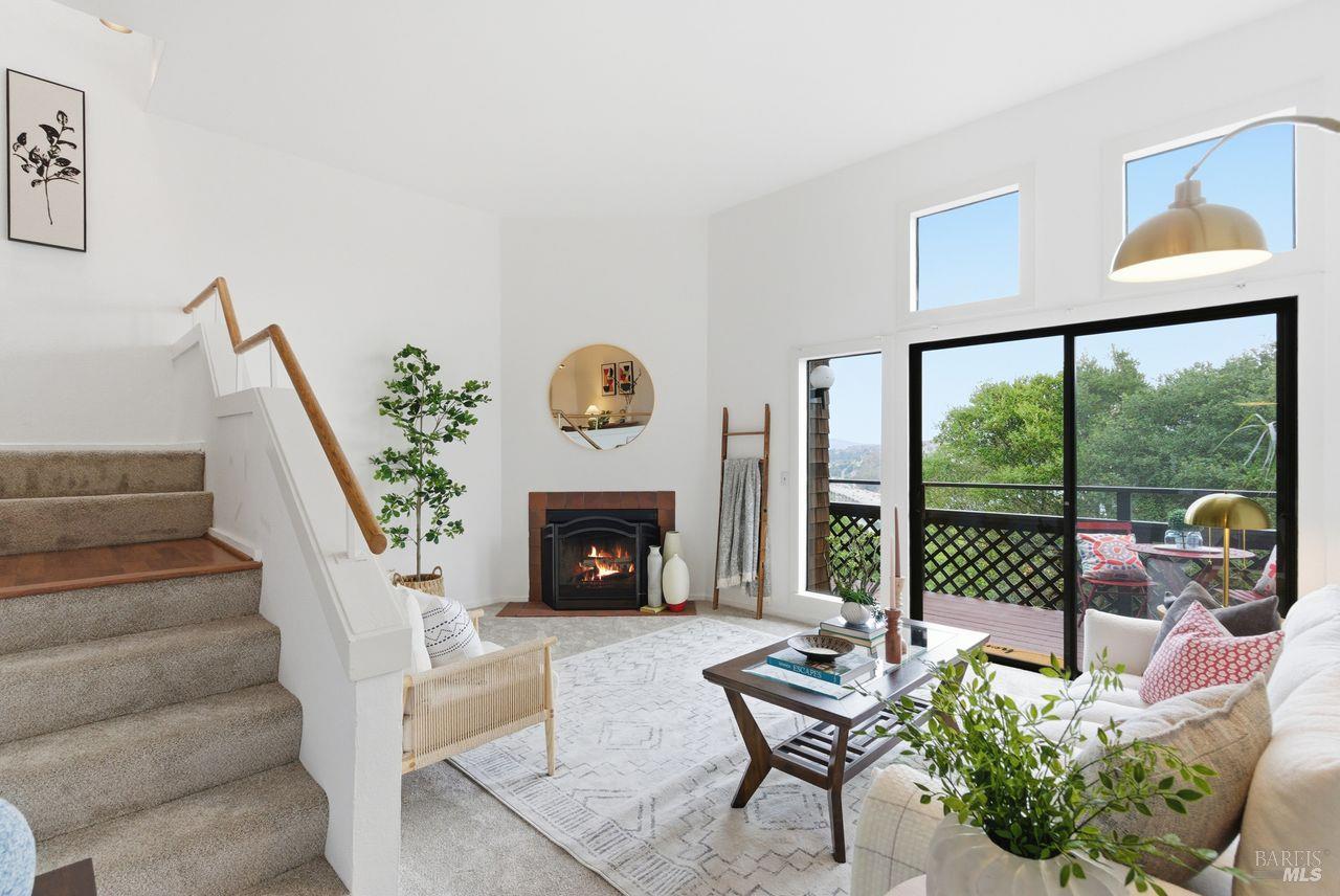 Sausalito, California, 94965, United States, 3 Bedrooms Bedrooms, ,3 BathroomsBathrooms,Residential,For Sale,1990897