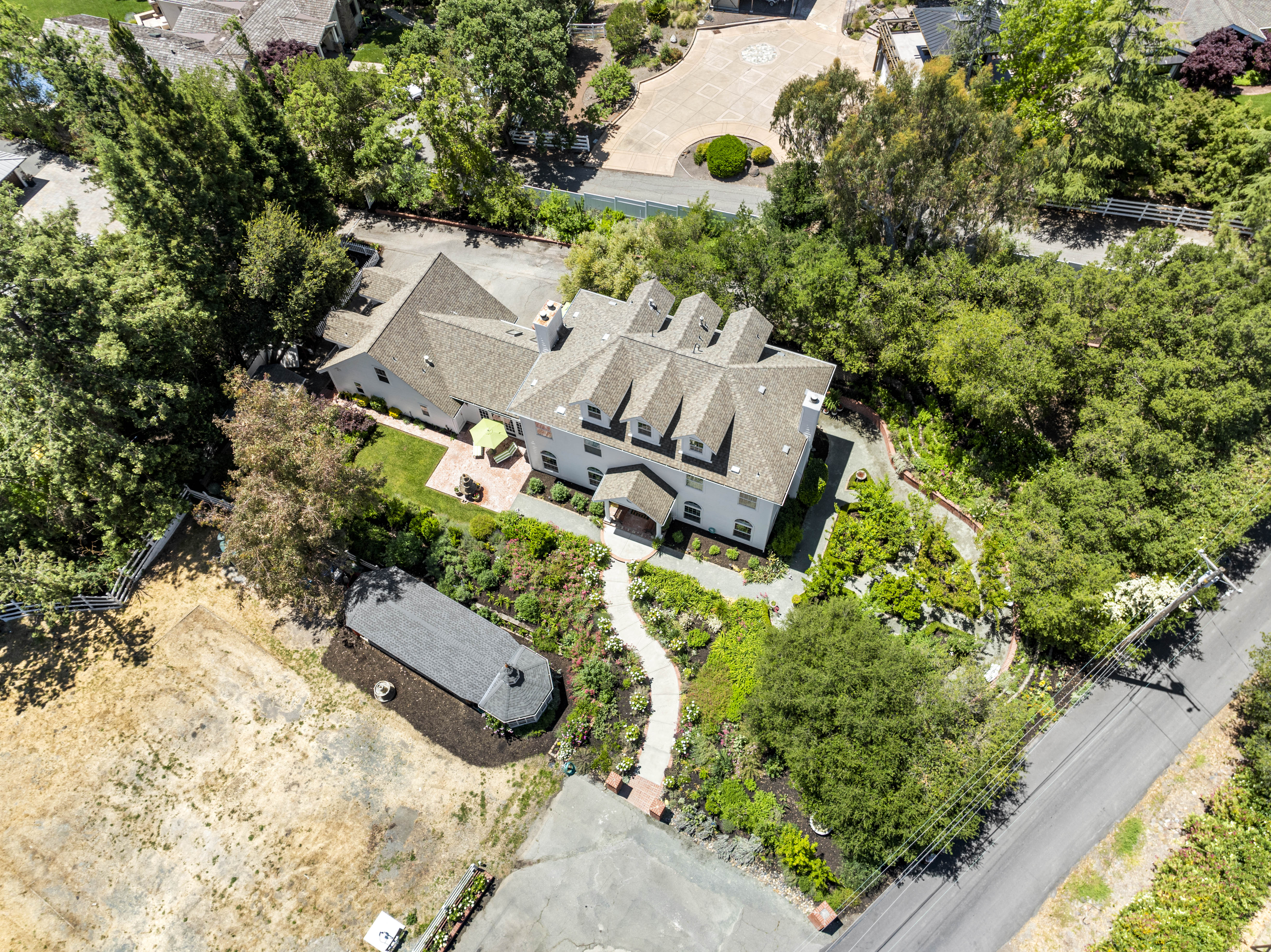  Grand Georgia Colonial Estate with Luxurious Designer Finishes - 物件實景
