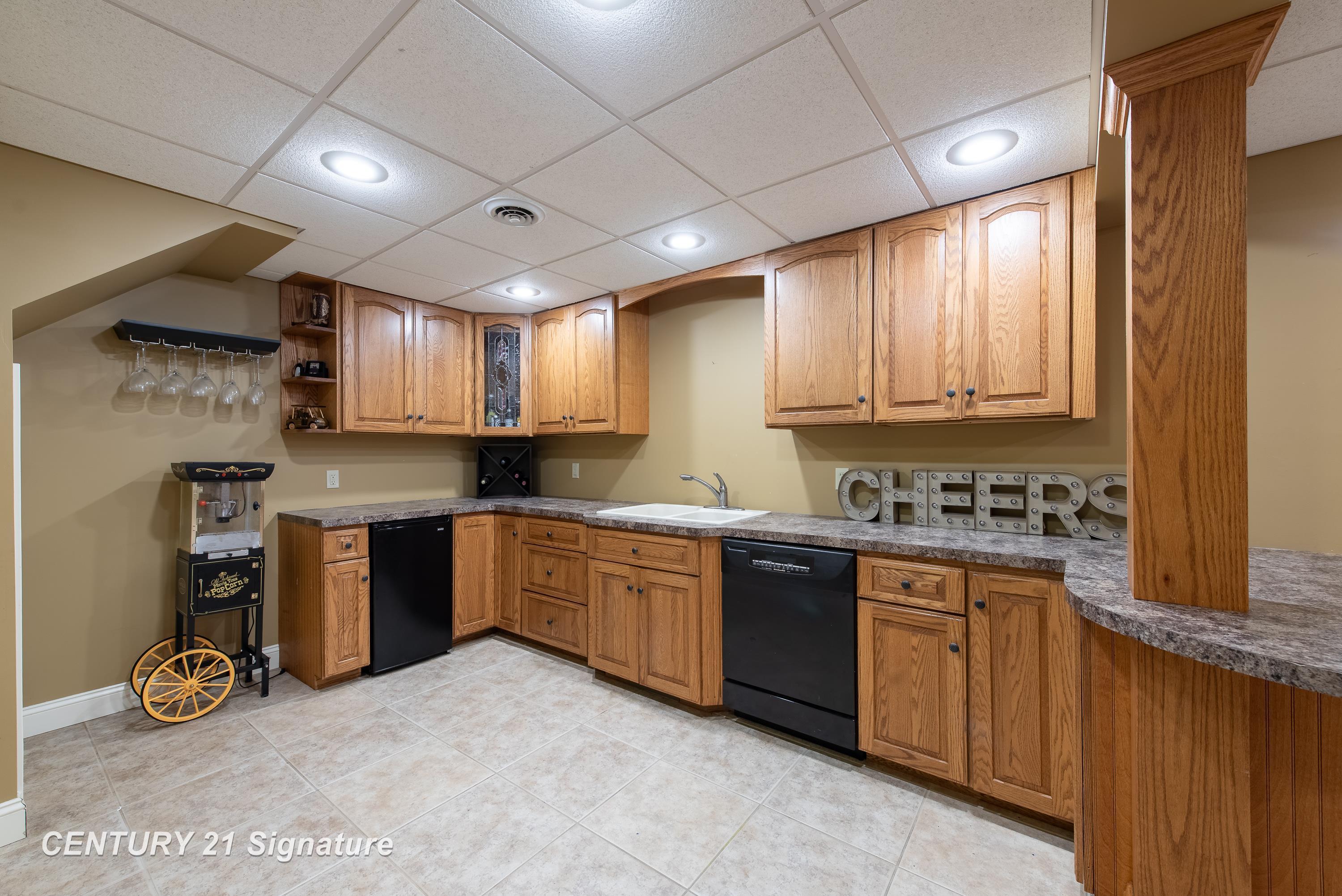 Midland, Michigan, 48642, United States, 5 Bedrooms Bedrooms, ,6 BathroomsBathrooms,Residential,For Sale,1977241