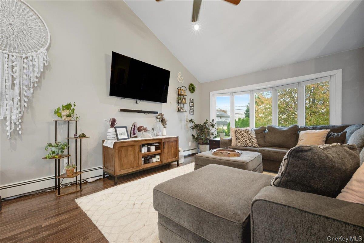 Merrick, New York, 11566, United States, 3 Bedrooms Bedrooms, ,3 BathroomsBathrooms,Residential,For Sale,1986518