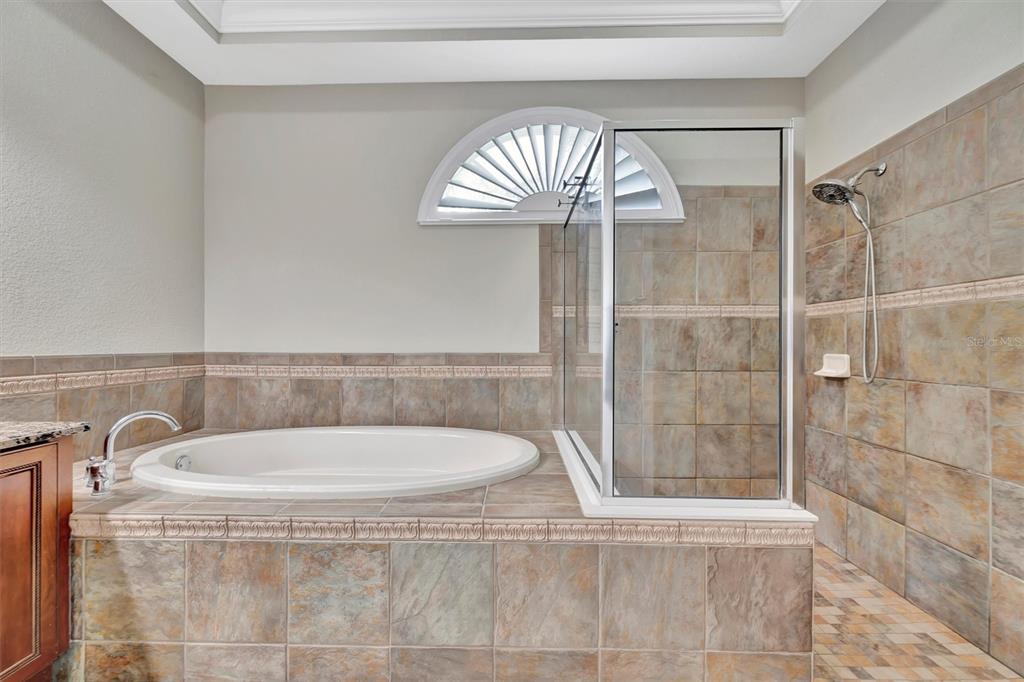 Bradenton, Florida, 34212, United States, 3 Bedrooms Bedrooms, ,4 BathroomsBathrooms,Residential,For Sale,1910869