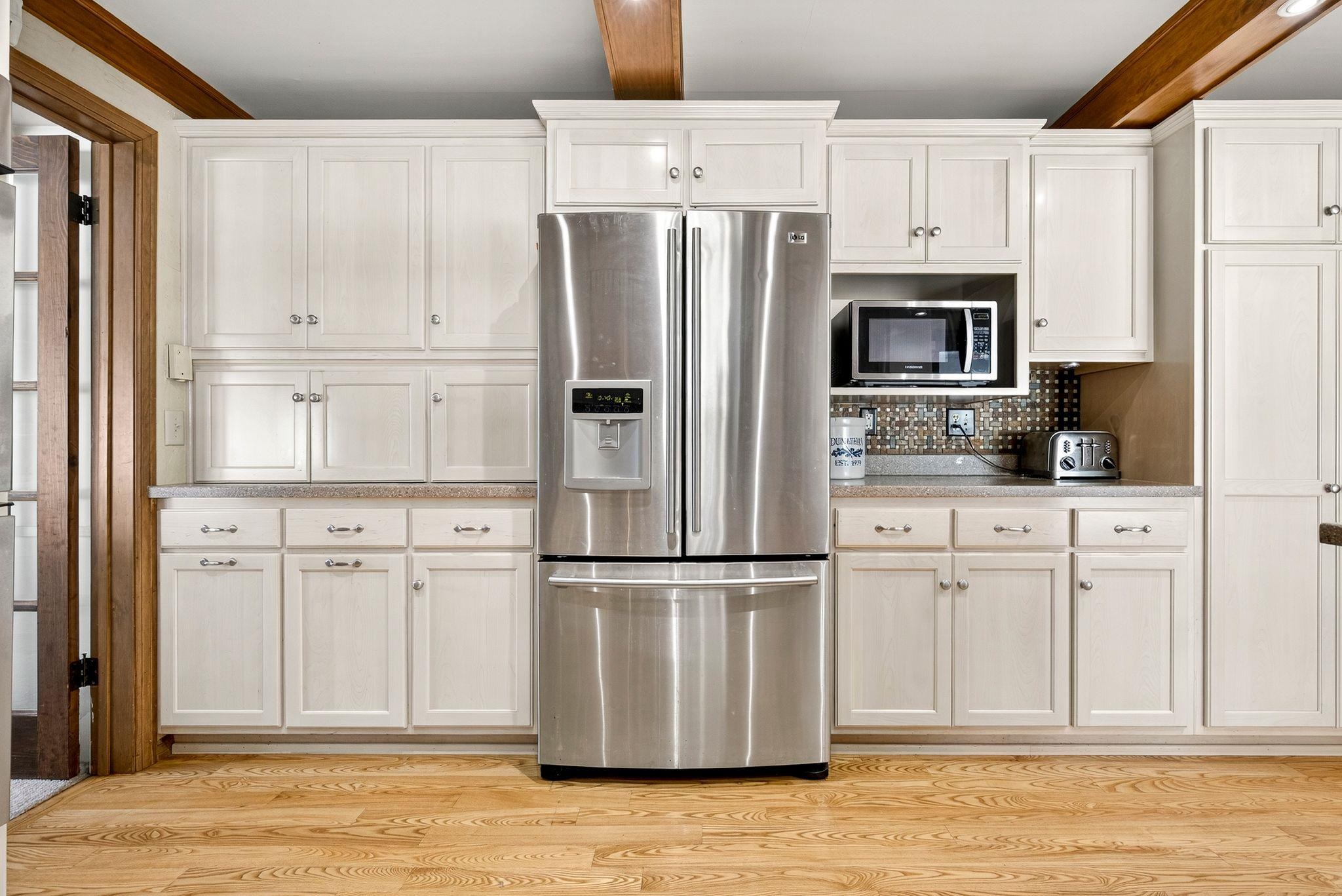 Hortonville, Wisconsin, 54944-9435, United States, 5 Bedrooms Bedrooms, ,4 BathroomsBathrooms,Residential,For Sale,1977478