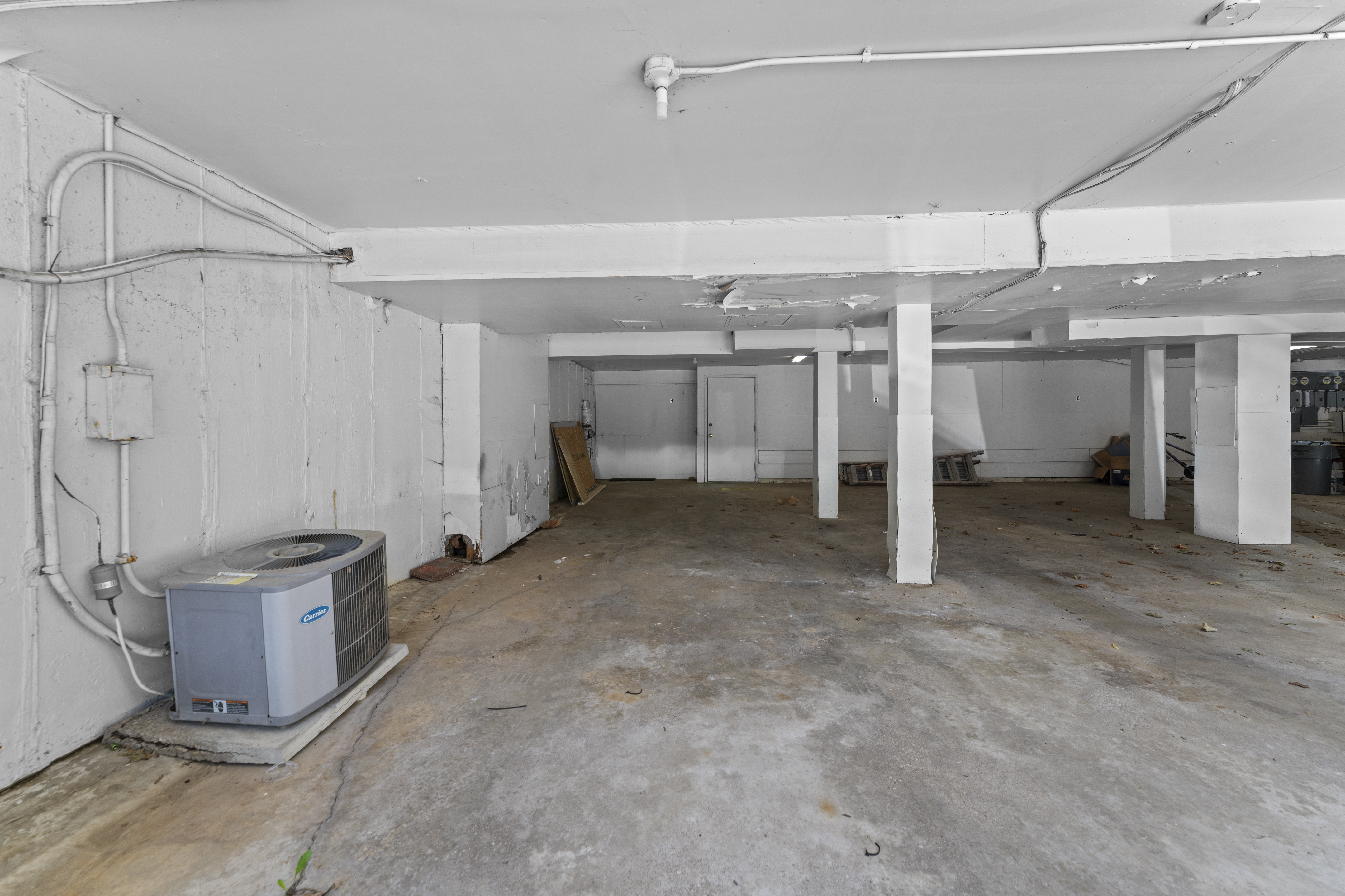  Completely Renovated Garden-Style Condo in Parkway Central Schools - 物件實景
