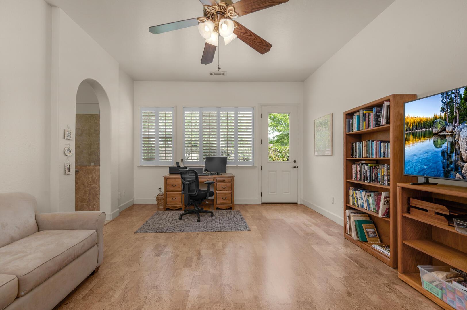 Visalia, California, 93291, United States, 4 Bedrooms Bedrooms, ,3 BathroomsBathrooms,Residential,For Sale,2009986