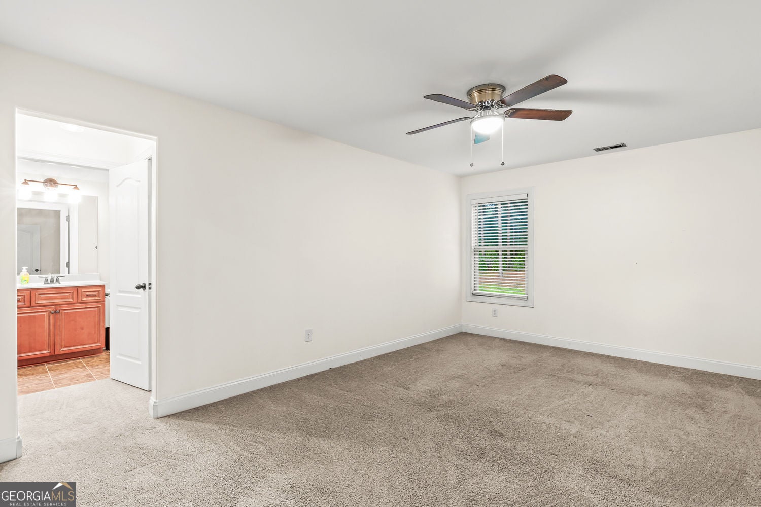 Senoia, Georgia, 30276, United States, 5 Bedrooms Bedrooms, ,4 BathroomsBathrooms,Residential,For Sale,1877866