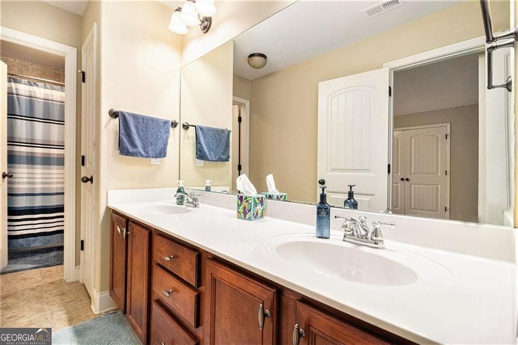 Douglasville, Georgia, 30135, United States, 5 Bedrooms Bedrooms, ,4 BathroomsBathrooms,Residential,For Sale,1886853