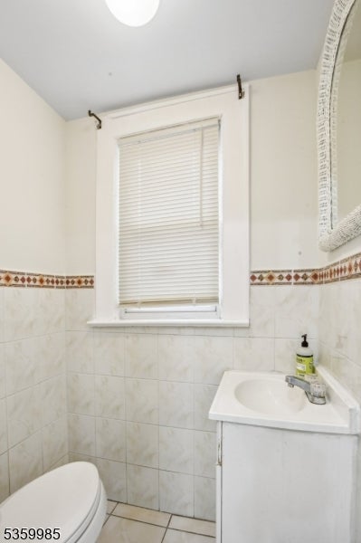 Bloomfield Twp., New Jersey, 07003, United States, 4 Bedrooms Bedrooms, ,3 BathroomsBathrooms,Residential,For Sale,1983850