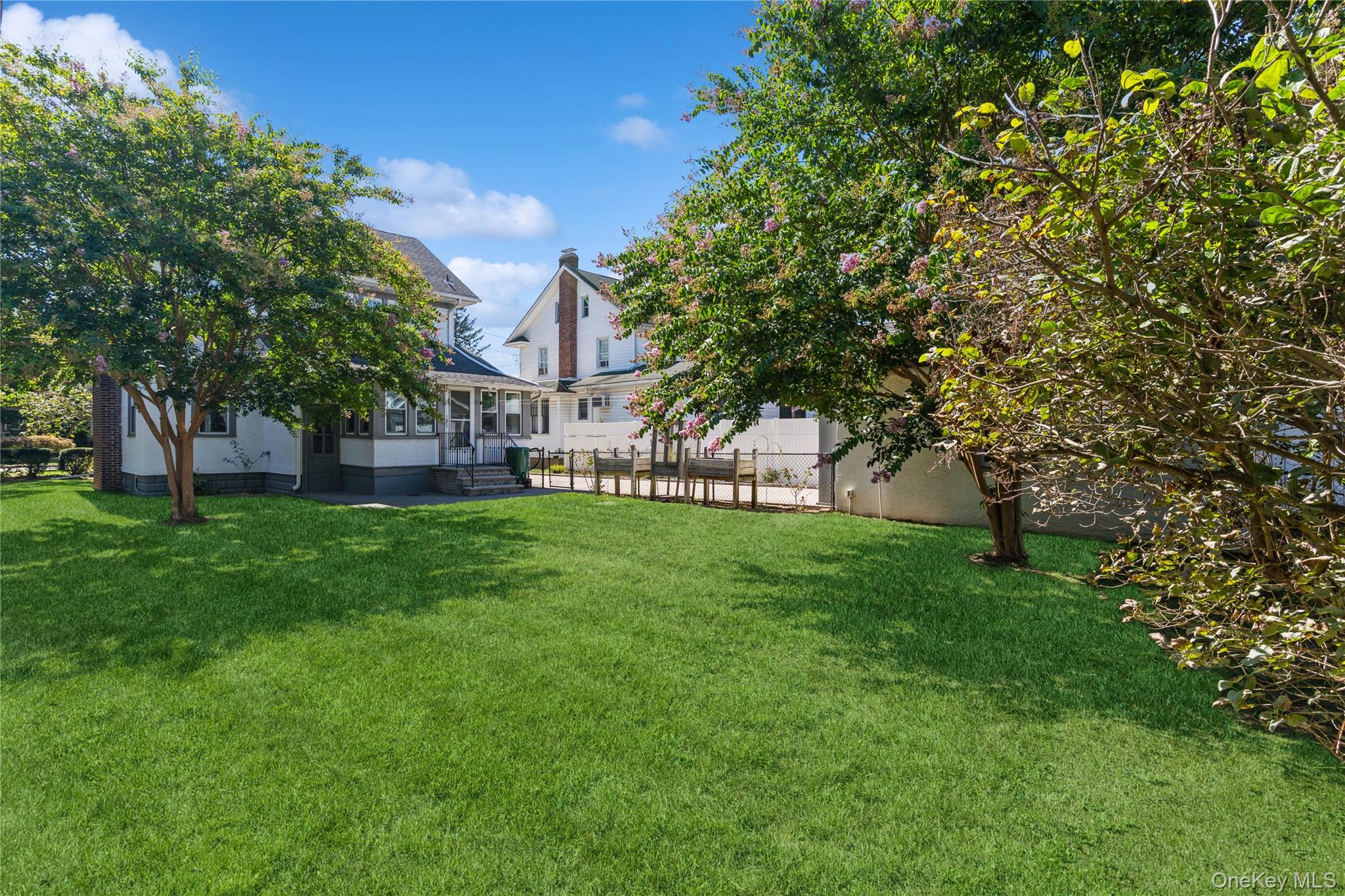 Lynbrook, New York, 11563, United States, 3 Bedrooms Bedrooms, ,2 BathroomsBathrooms,Residential,For Sale,1941758