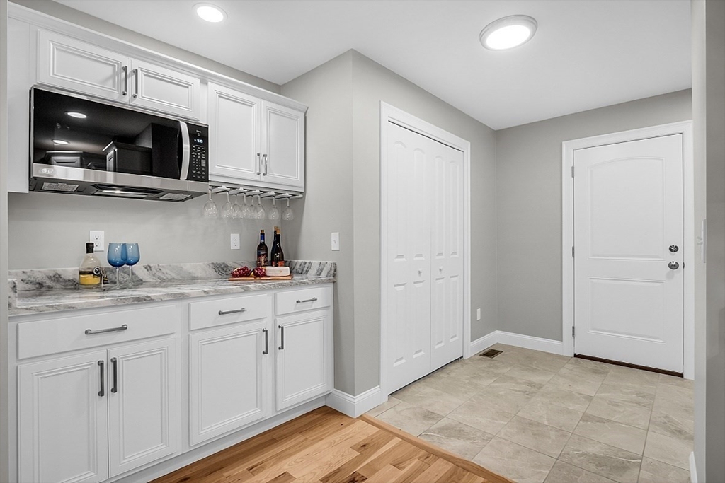 Leominster, Massachusetts, 01453, United States, 4 Bedrooms Bedrooms, ,3 BathroomsBathrooms,Residential,For Sale,1828563