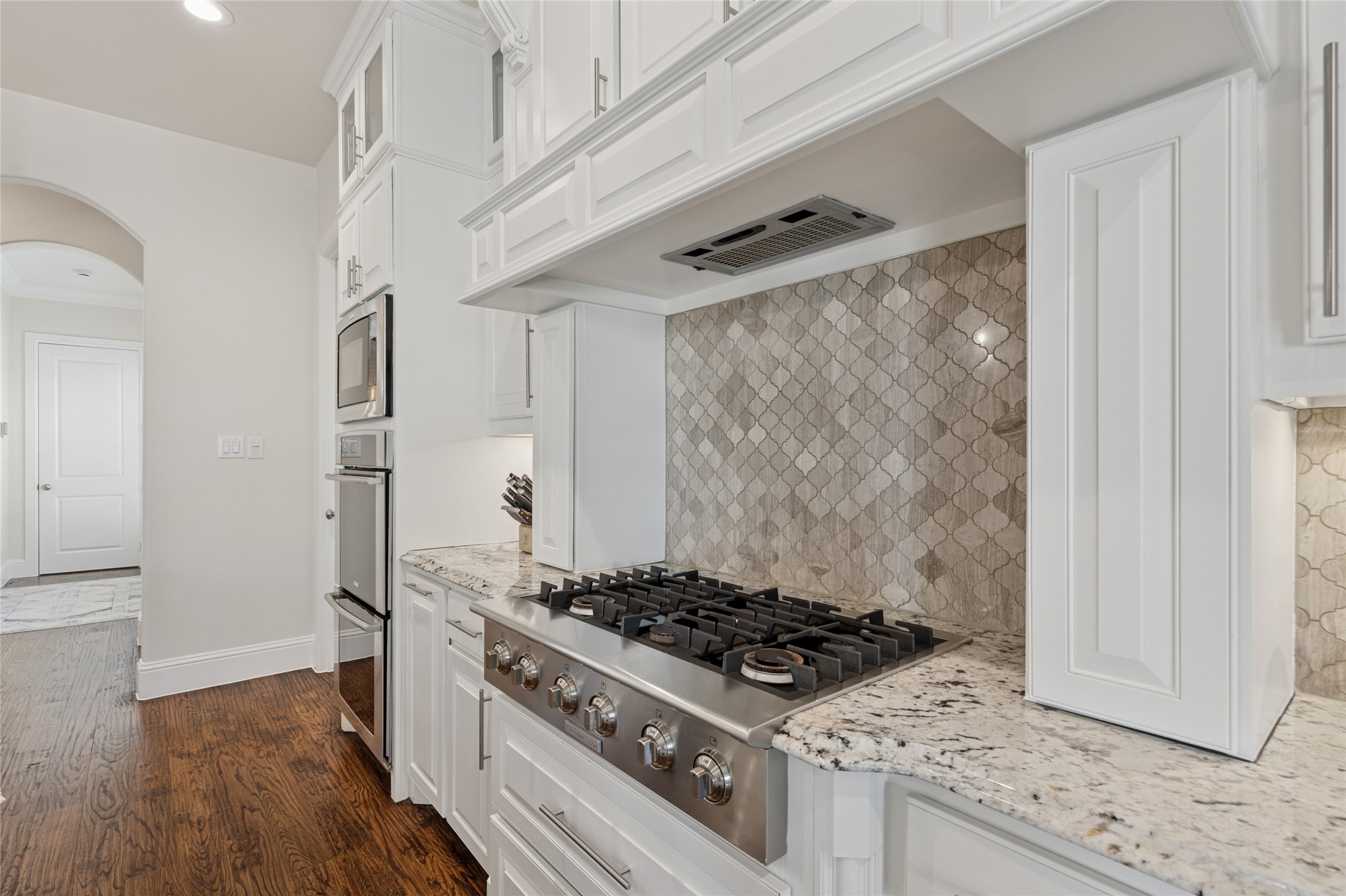 Benbrook, Texas, 76126, United States, 4 Bedrooms Bedrooms, ,5 BathroomsBathrooms,Residential,For Sale,1958044