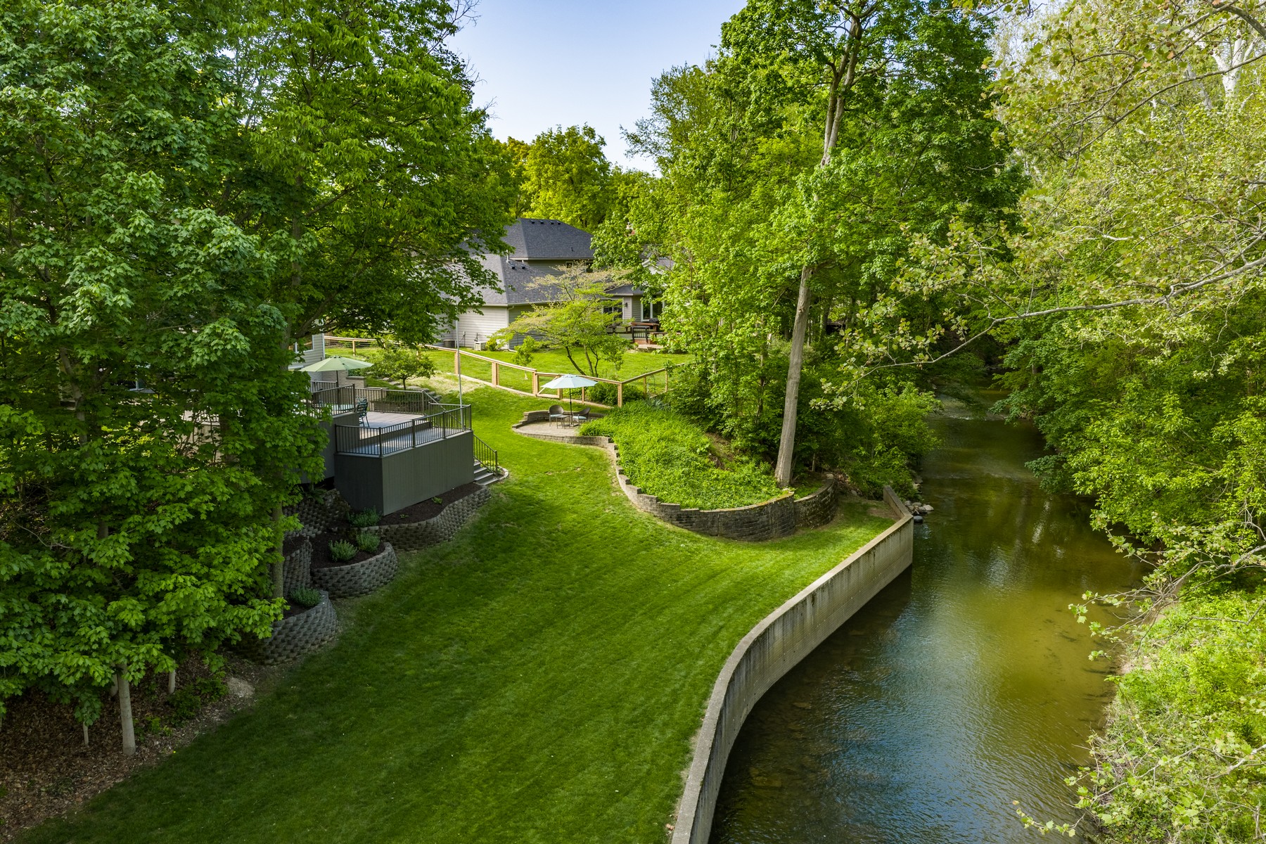  Exceptional Four Bedroom Home Set Along a Winding Creek - 物件實景