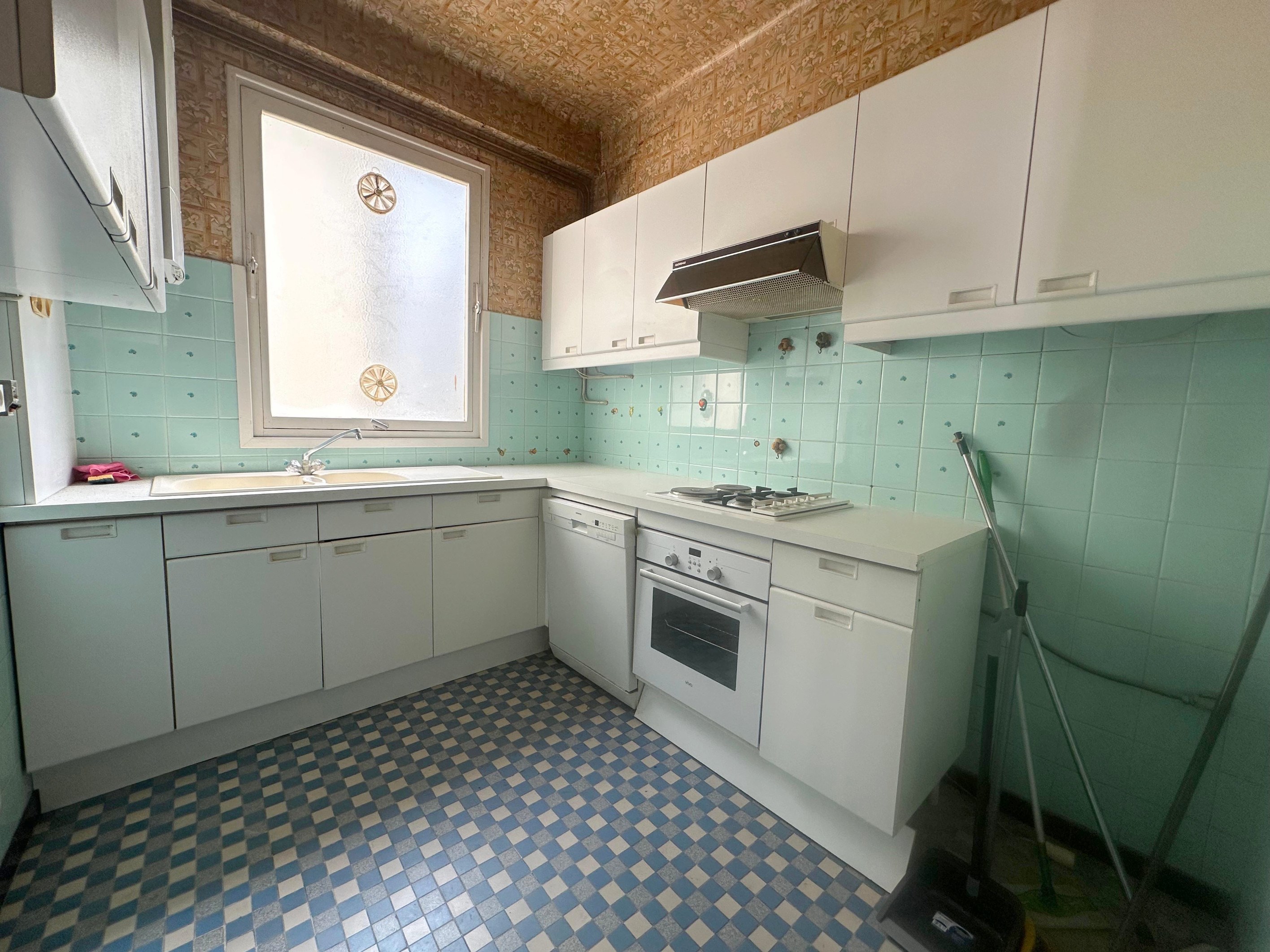 Winter Palace - Spacious 3-room flat to renovate - Carré d