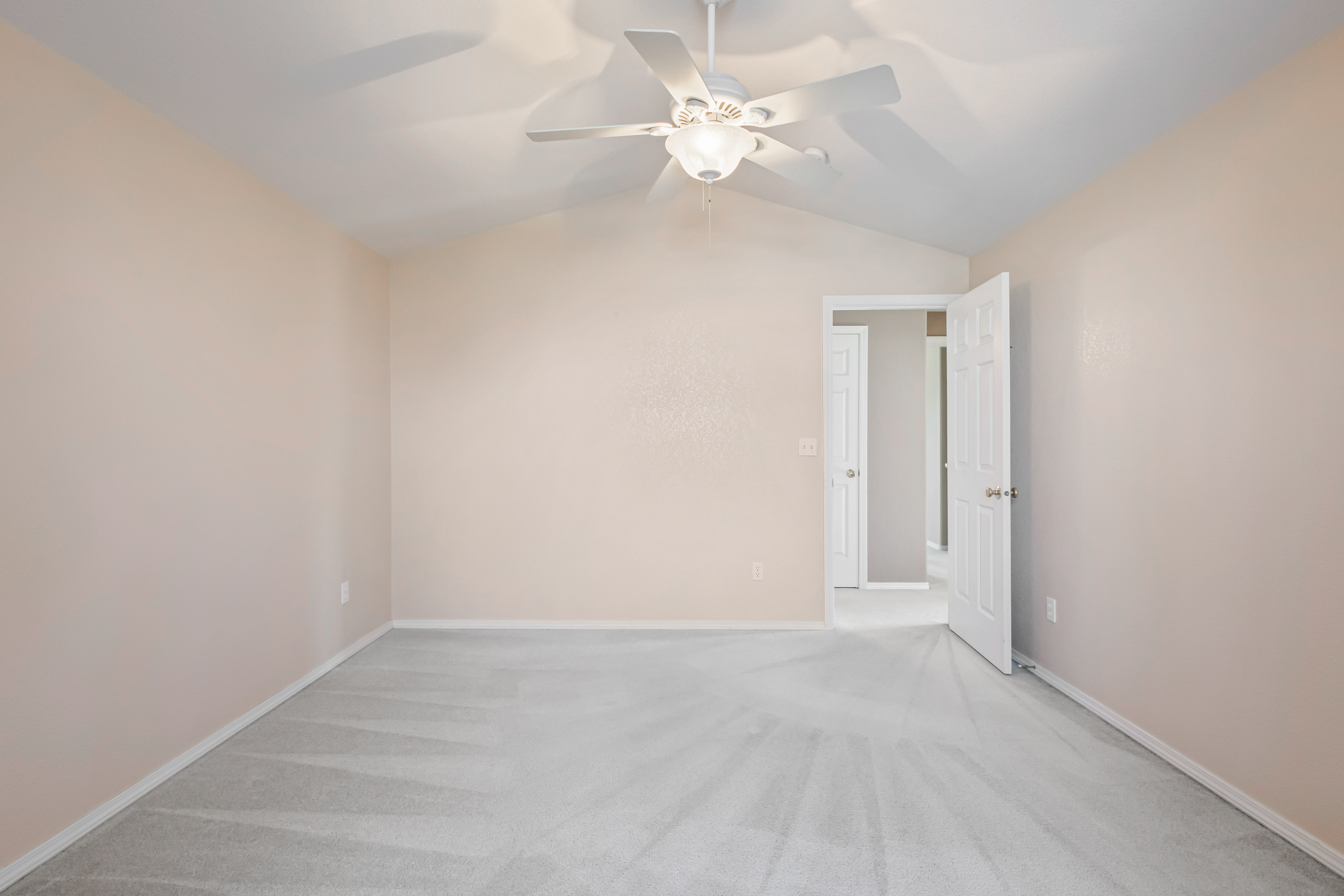 Redmond, Oregon, 97756, United States, 3 Bedrooms Bedrooms, ,3 BathroomsBathrooms,Residential,For Sale,1985077