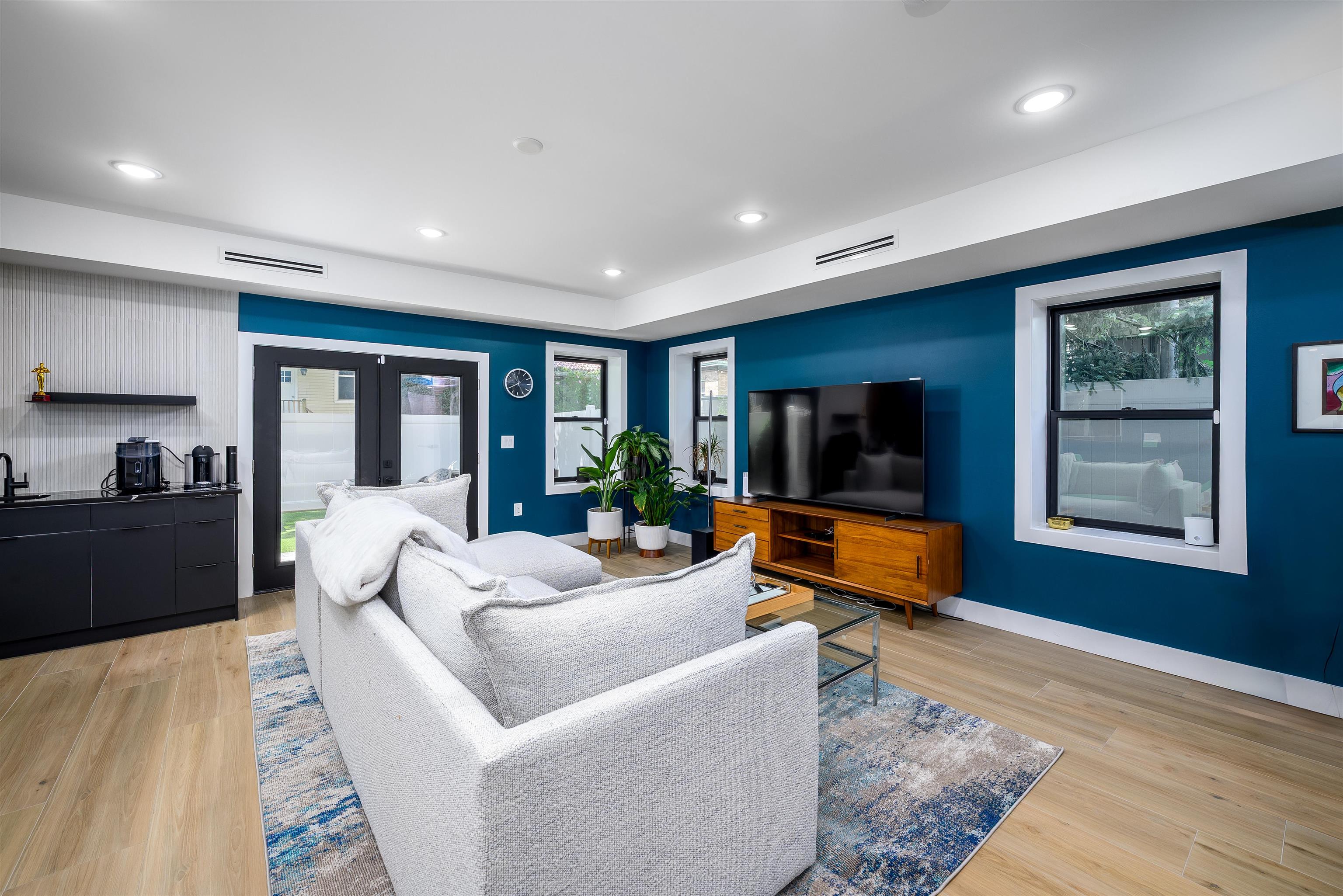 Jersey City, New Jersey, 07307, United States, 3 Bedrooms Bedrooms, ,3 BathroomsBathrooms,Residential,For Sale,1901105