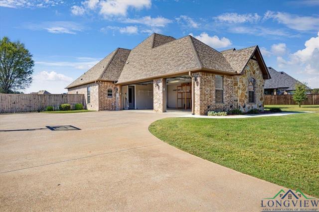 Longview, Texas, 75602, United States, 4 Bedrooms Bedrooms, ,3 BathroomsBathrooms,Residential,For Sale,1970791