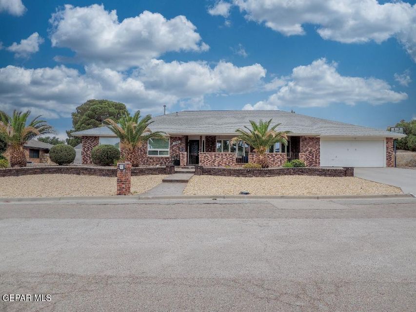 El Paso, Texas, 79935, United States, 4 Bedrooms Bedrooms, ,2 BathroomsBathrooms,Residential,For Sale,1923244