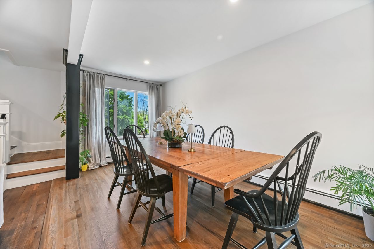 Stamford, Connecticut, 06902, United States, 3 Bedrooms Bedrooms, ,2 BathroomsBathrooms,Residential,For Sale,1837924