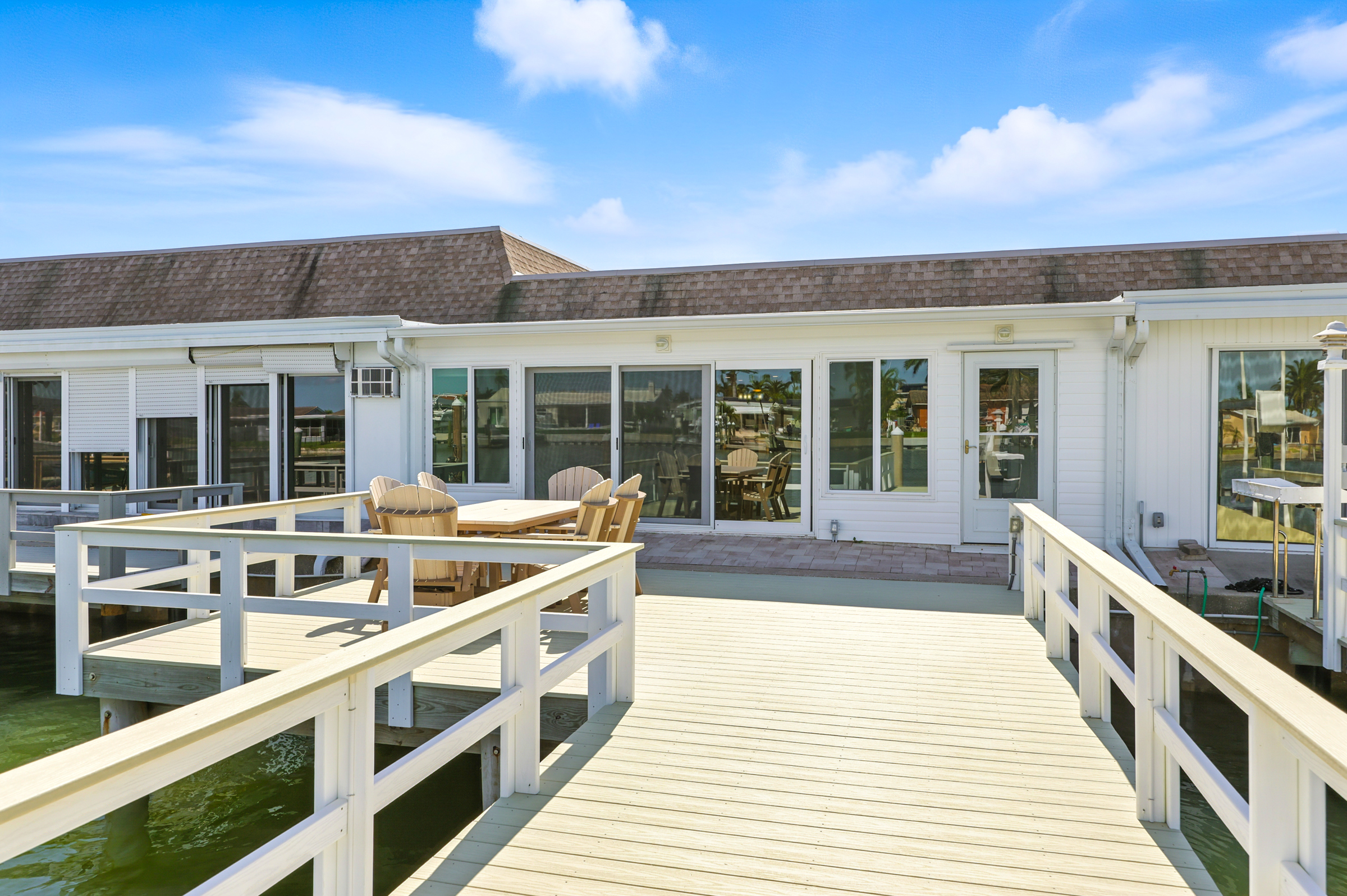 St. Petersburg, Florida, 33708, United States, 2 Bedrooms Bedrooms, ,2 BathroomsBathrooms,Residential,For Sale,1976301