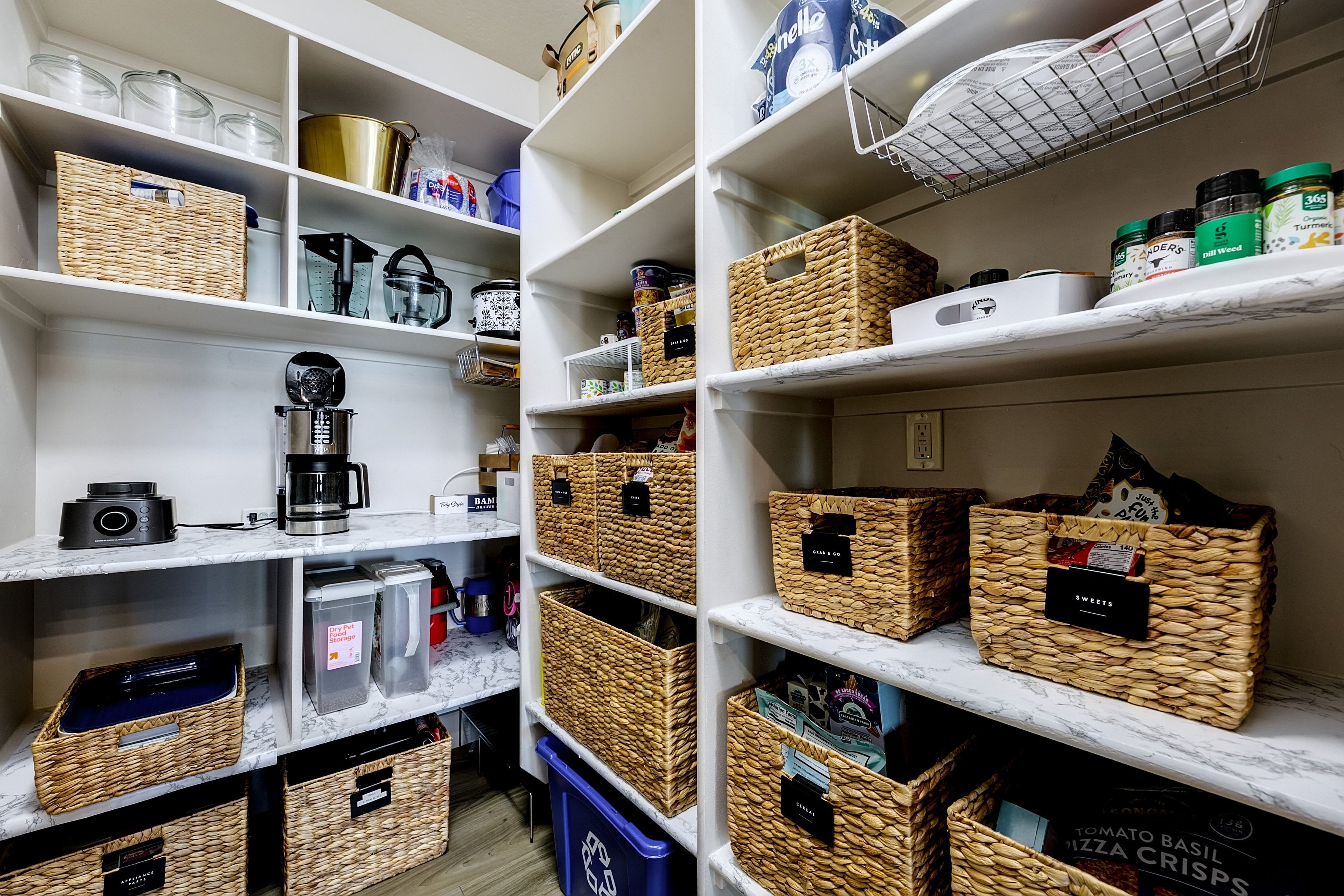  Beautiful Single Level - Former Builder Model Home - 物件實景