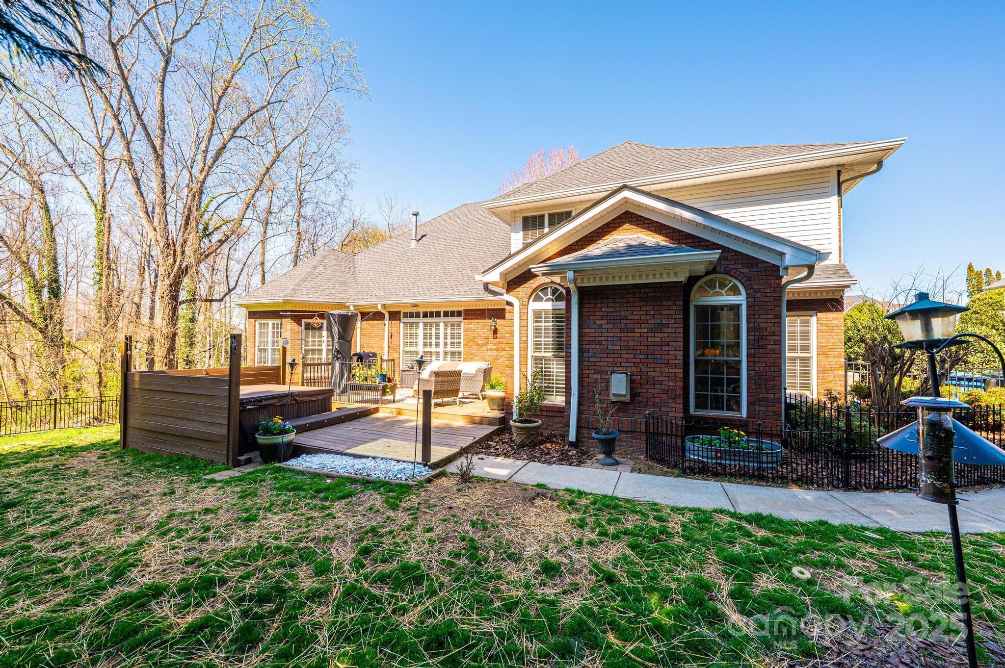 Hickory, North Carolina, 28601, United States, 5 Bedrooms Bedrooms, ,5 BathroomsBathrooms,Residential,For Sale,1758743