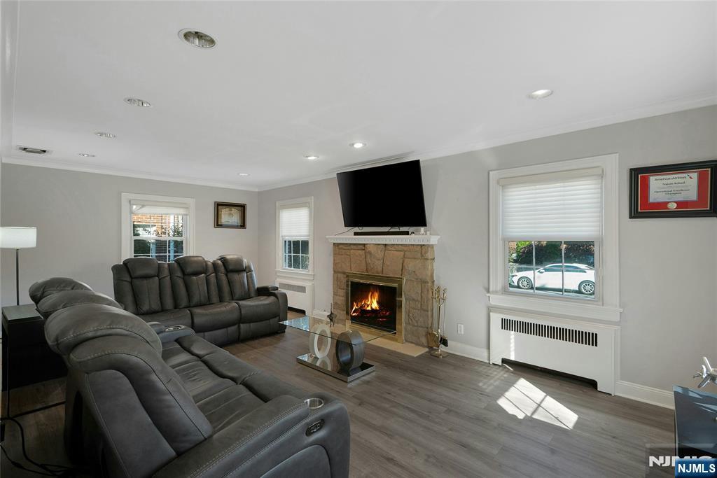 Ridgefield, New Jersey, 07657, United States, 4 Bedrooms Bedrooms, ,3 BathroomsBathrooms,Residential,For Sale,1991908