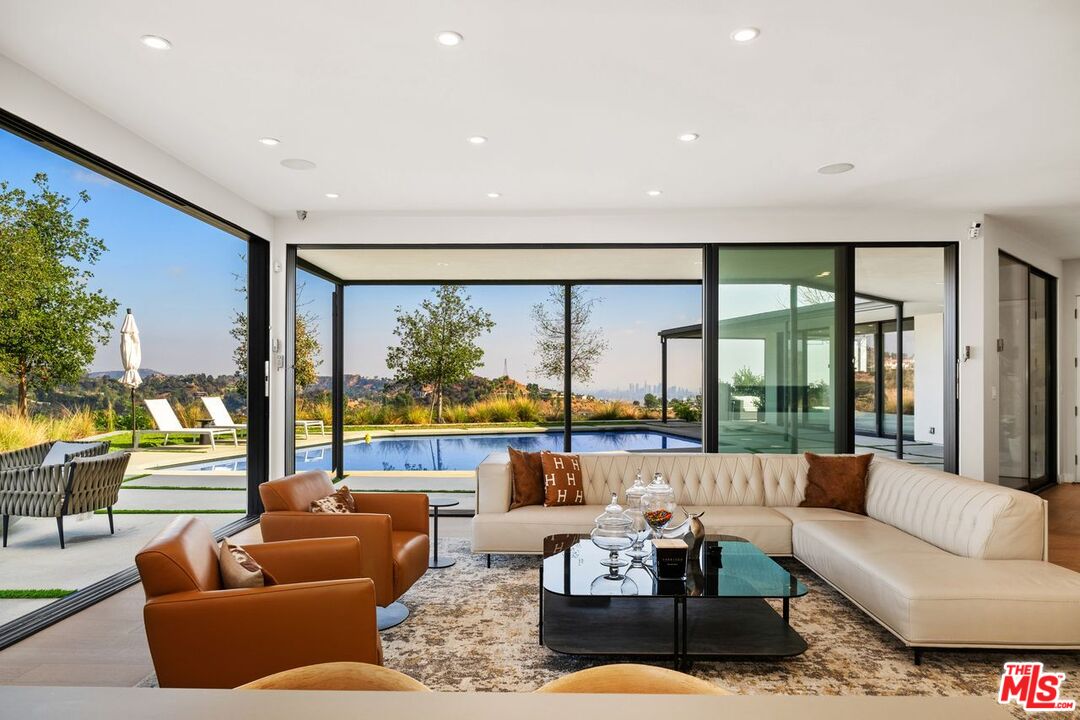 Los Angeles, California, 90046, United States, 5 Bedrooms Bedrooms, ,6 BathroomsBathrooms,Residential,For Sale,1897072