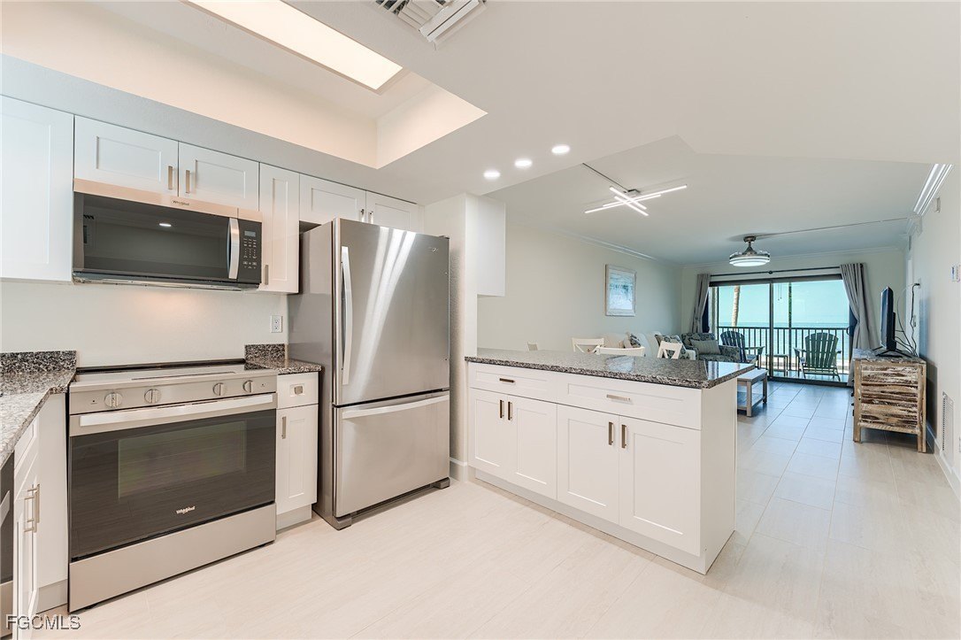 Fort Myers Beach, Florida, 33931, United States, 2 Bedrooms Bedrooms, ,2 BathroomsBathrooms,Residential,For Sale,1987327