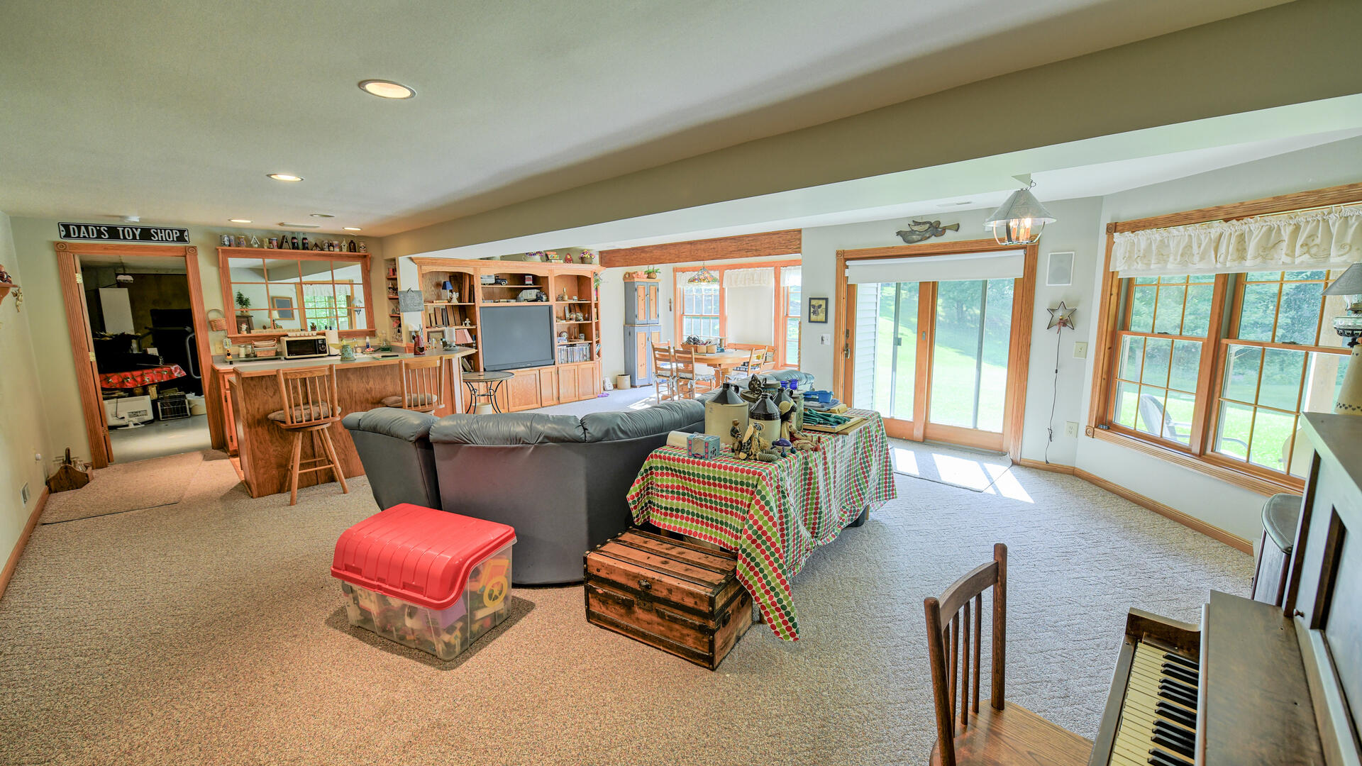 Portland, Michigan, 48875, United States, 5 Bedrooms Bedrooms, ,4 BathroomsBathrooms,Residential,For Sale,1928333