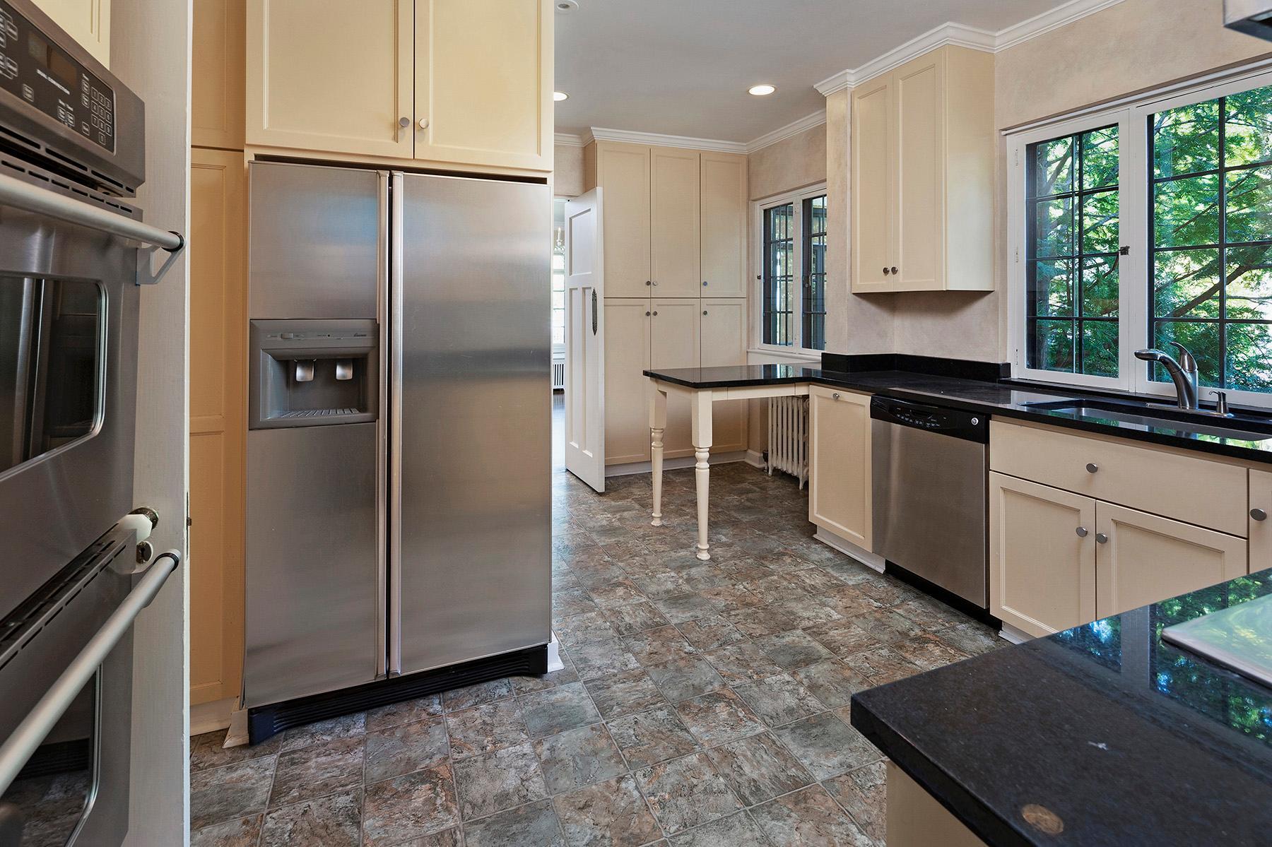 Minneapolis, Minnesota, 55403, United States, 3 Bedrooms Bedrooms, ,2 BathroomsBathrooms,Residential,For Sale,1714237