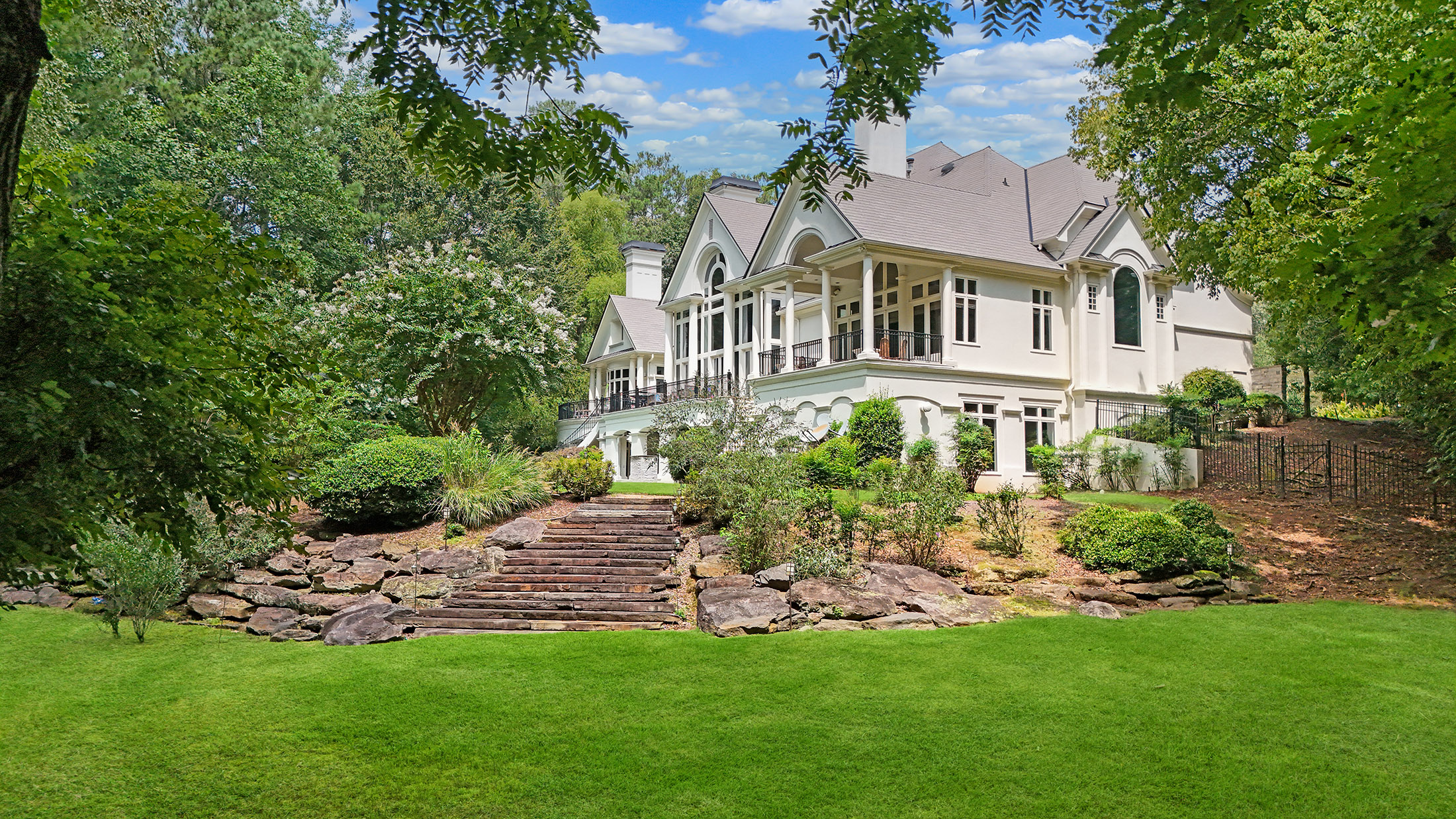  Experience Unrivaled Luxury and Serenity in This One-of-a-Kind Estate - 物件實景