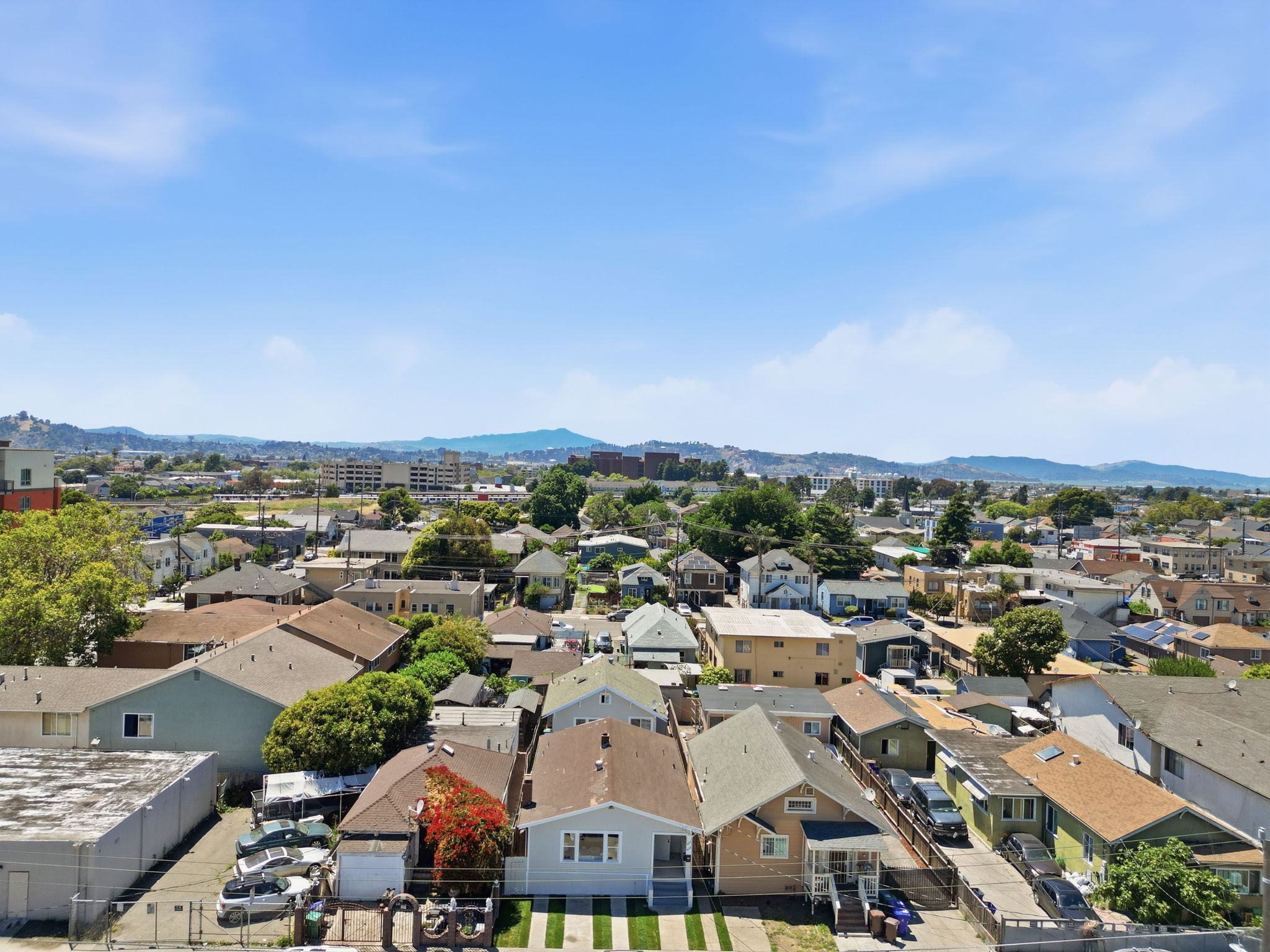  Two Detached Homes on One Lot - 物件實景