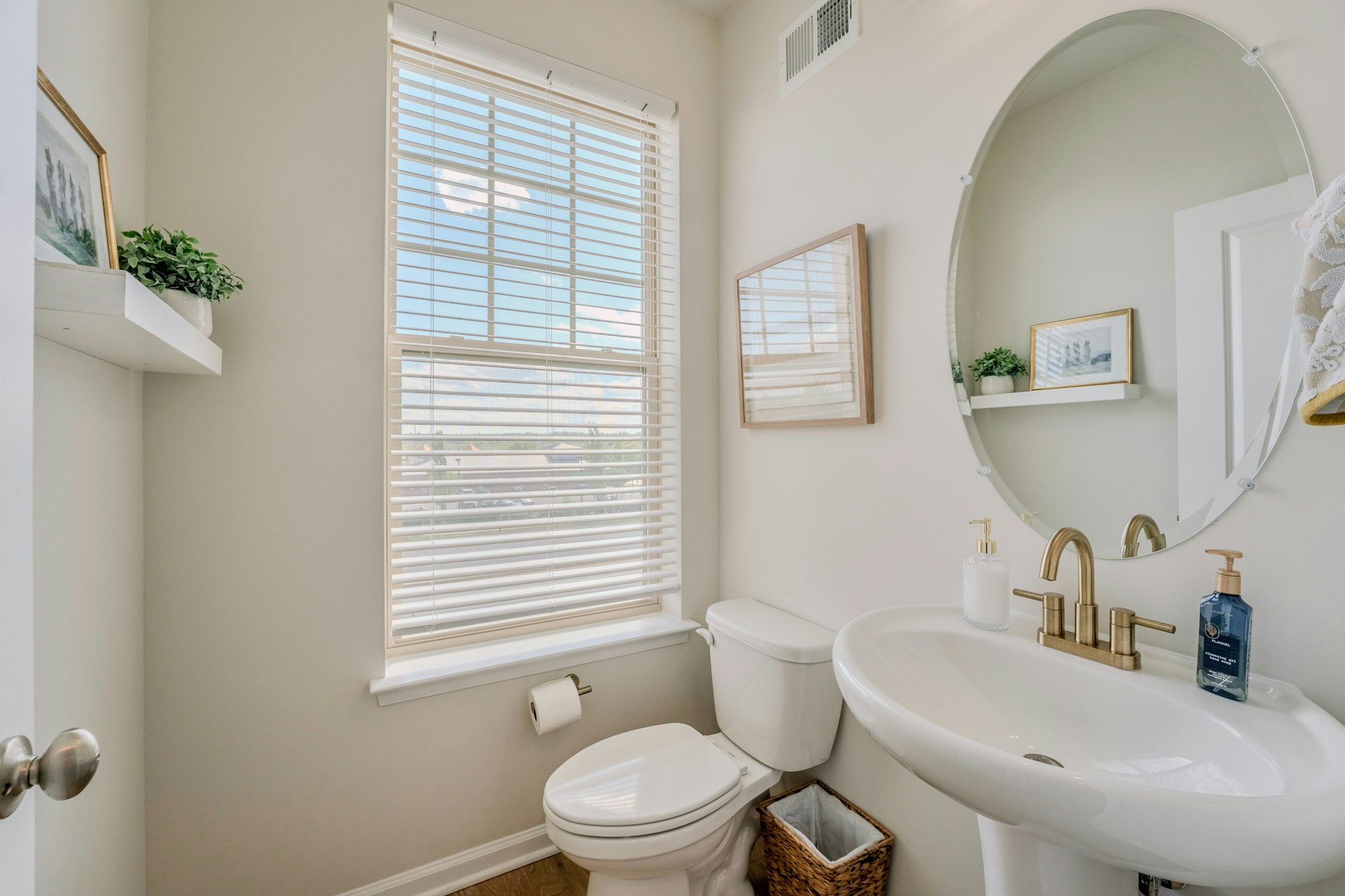 813 Sawback Square NE, Leesburg, VA, 20176 - 物件實景