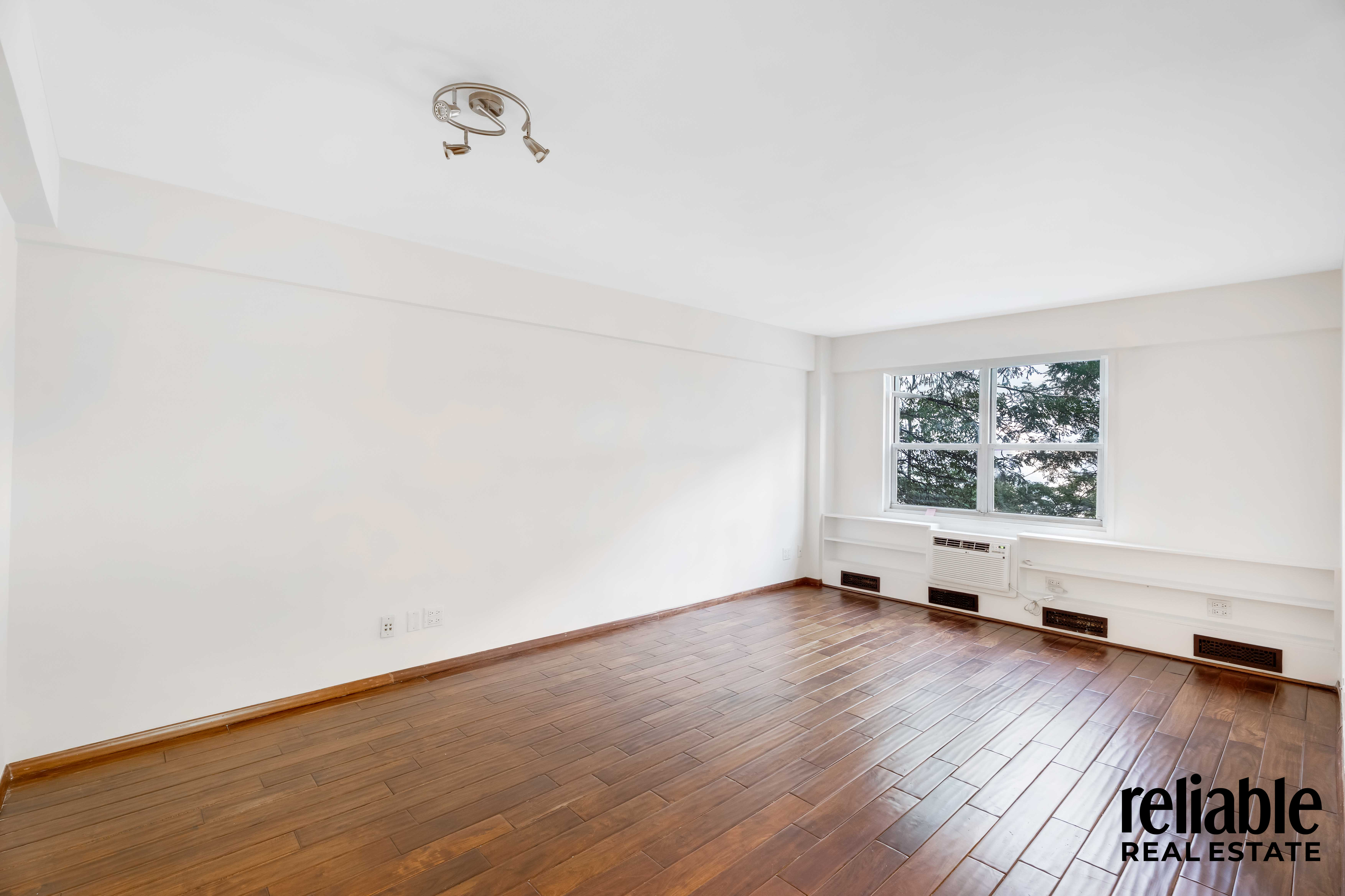 Manhattan, New York, 10022, United States, ,1 BathroomBathrooms,Residential,For Sale,1942299