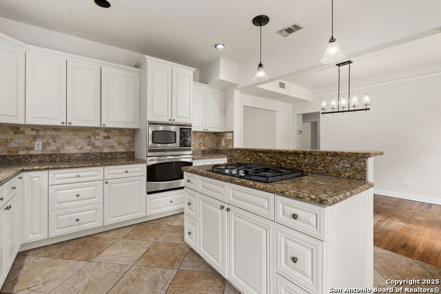 San Antonio, Texas, 78212, United States, 5 Bedrooms Bedrooms, ,4 BathroomsBathrooms,Residential,For Sale,1895451
