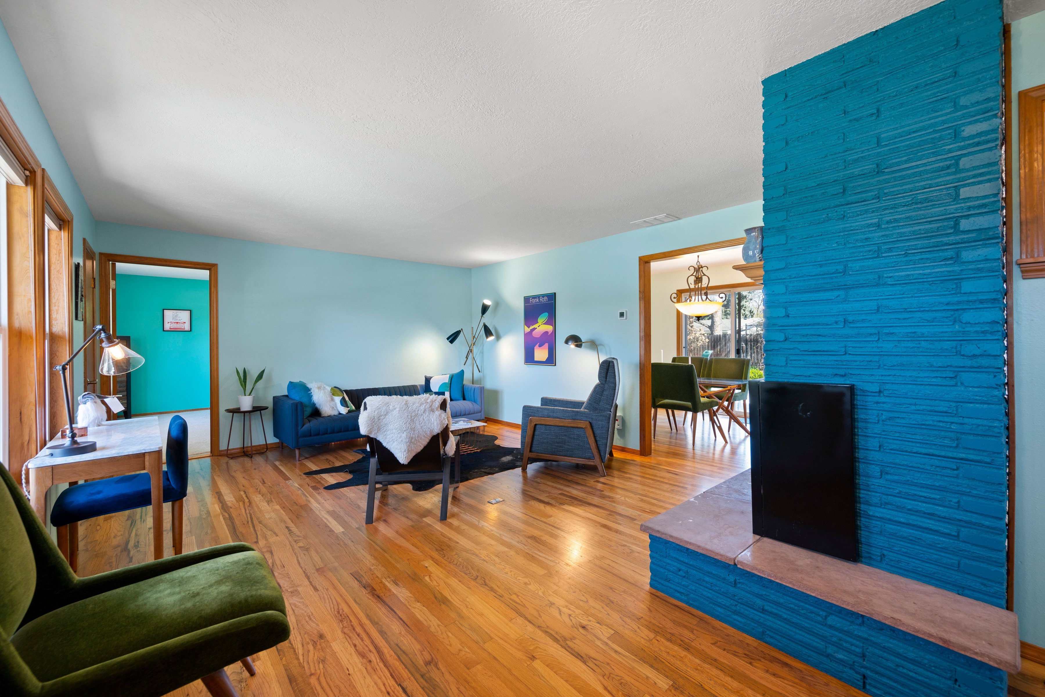  Timeless Mid-Century Design with Sunroom Living and Garden Oasis - 物件實景