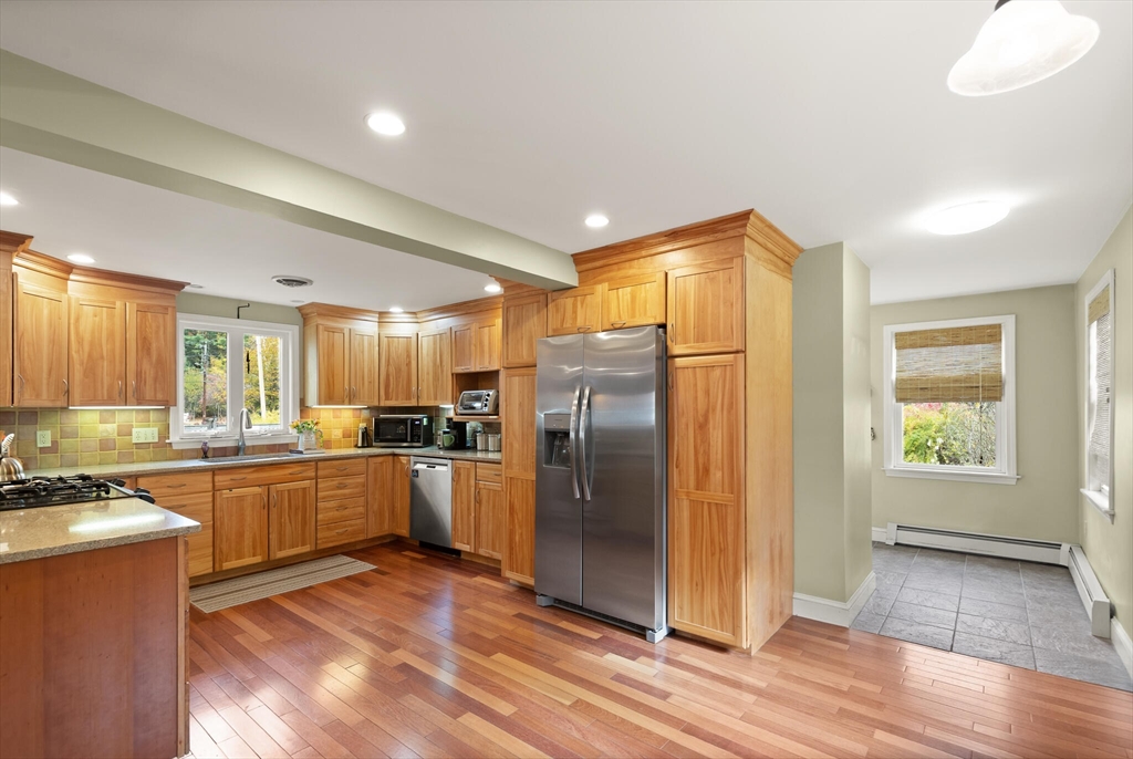 Lynnfield, Massachusetts, 01940, United States, 3 Bedrooms Bedrooms, ,2 BathroomsBathrooms,Residential,For Sale,1987735