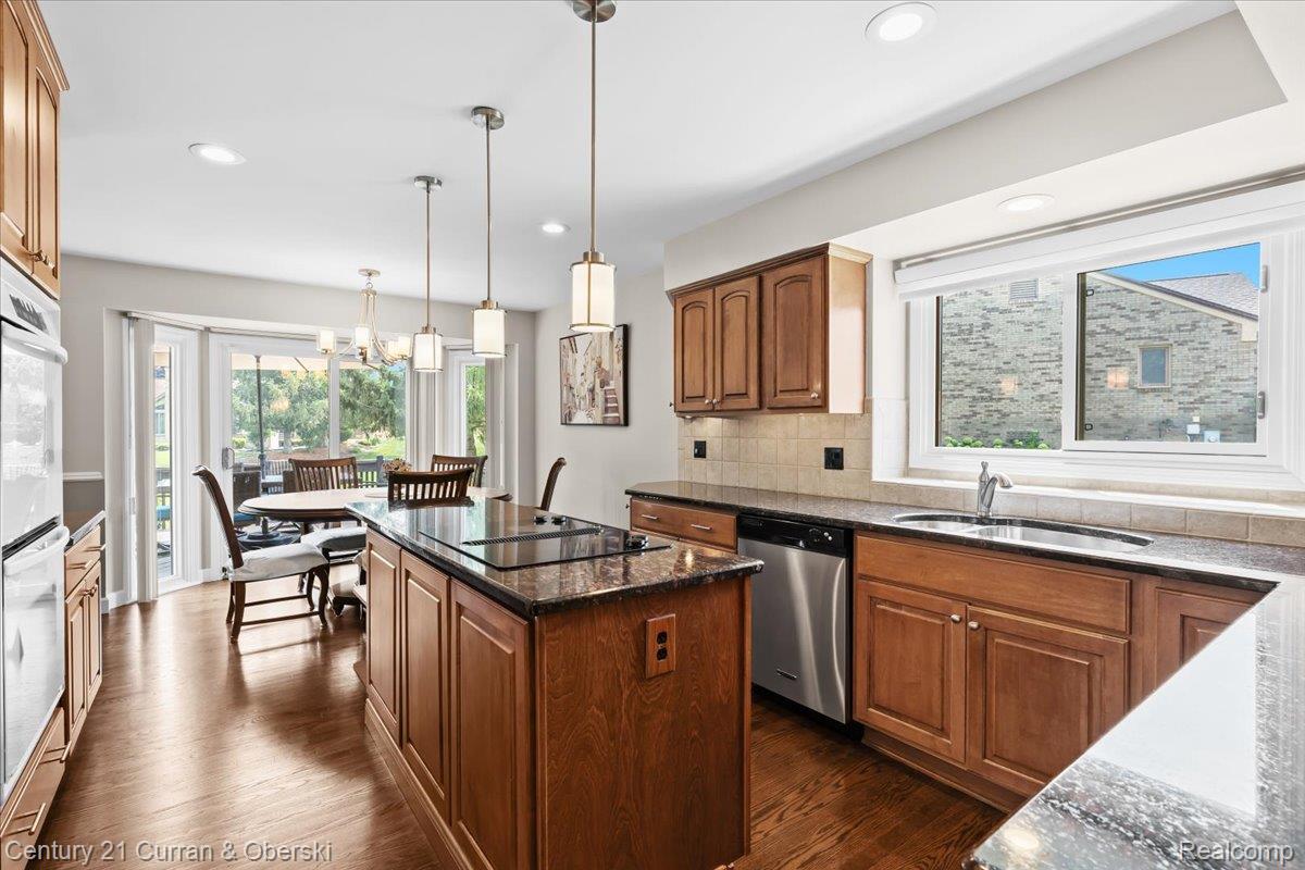 Northville, Michigan, 48168, United States, 3 Bedrooms Bedrooms, ,4 BathroomsBathrooms,Residential,For Sale,1921714