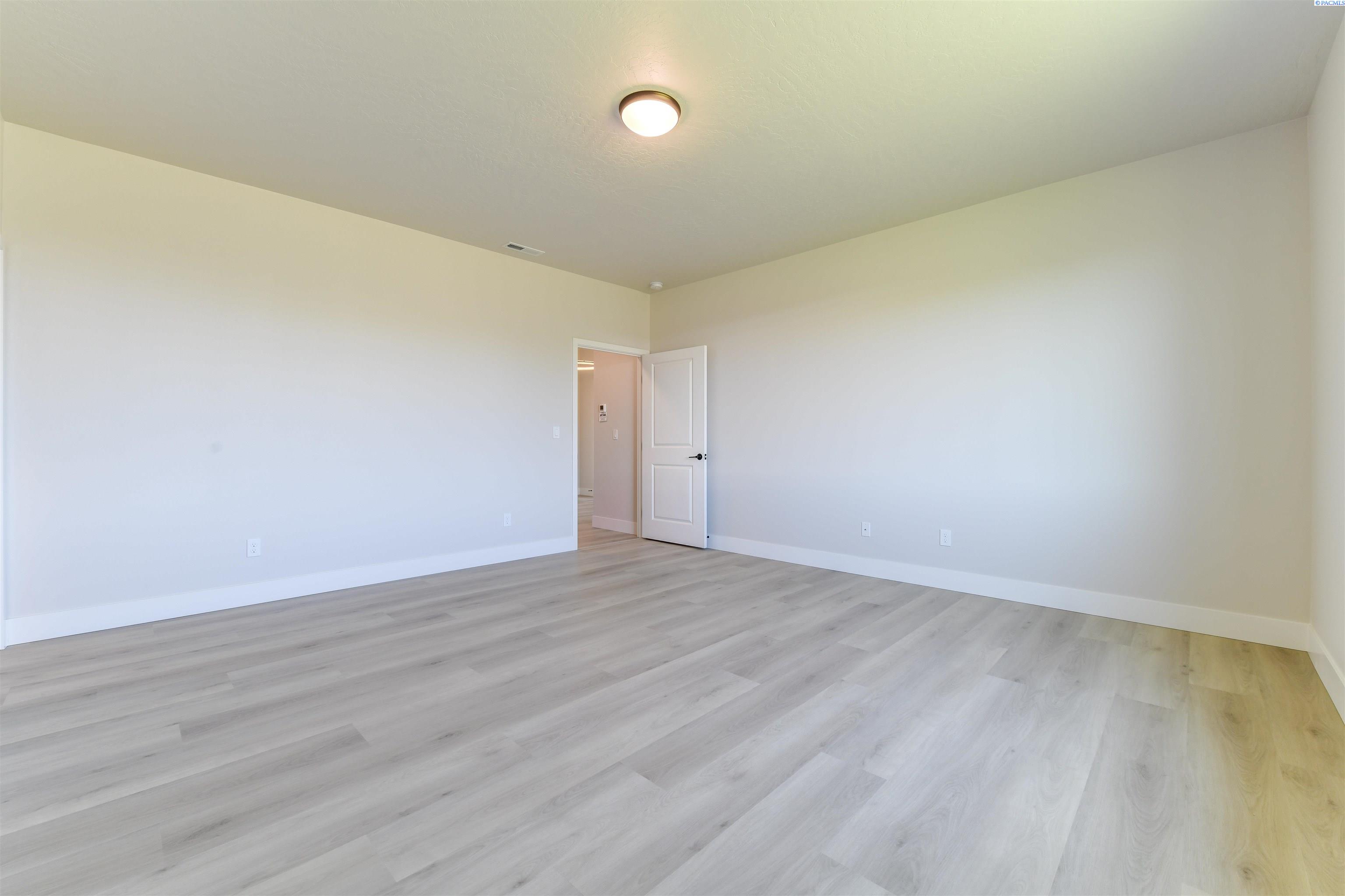 Richland, Washington, 99352, United States, 3 Bedrooms Bedrooms, ,2 BathroomsBathrooms,Residential,For Sale,1991133