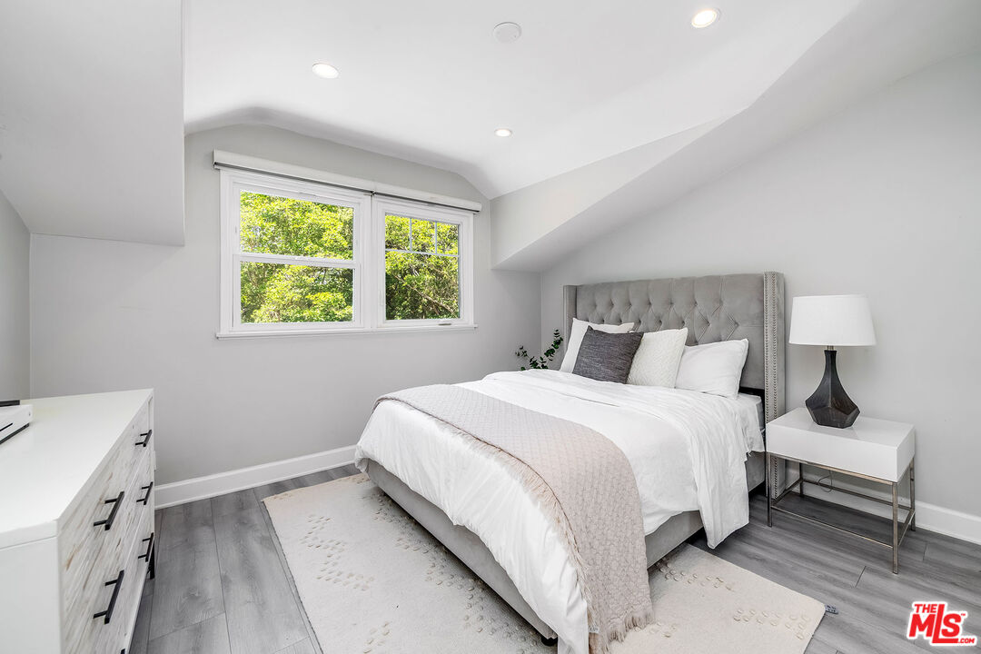 Studio City, California, 91604, United States, 4 Bedrooms Bedrooms, ,3 BathroomsBathrooms,Residential,For Sale,1850354
