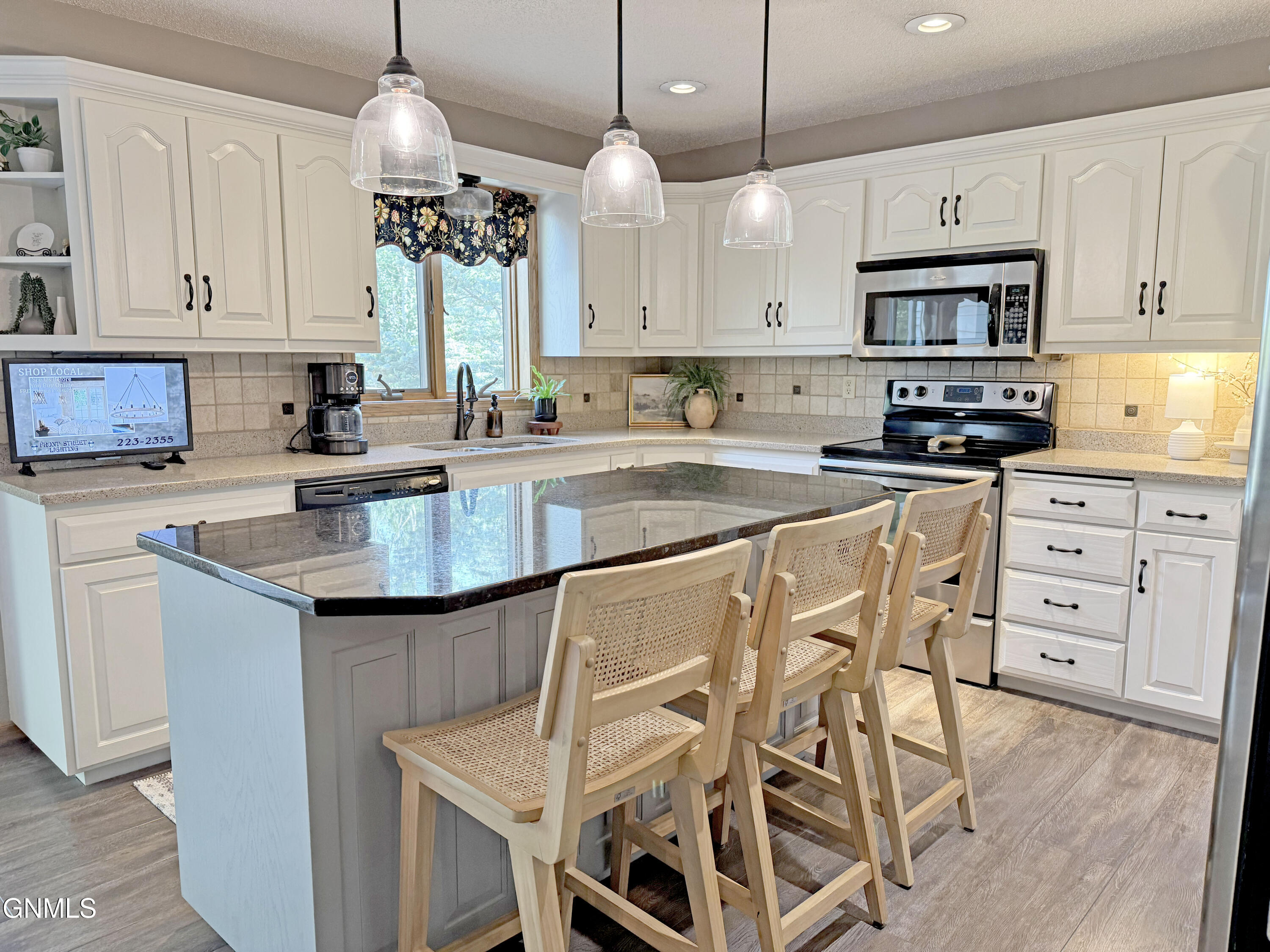 Bismarck, North Dakota, 58503, United States, 5 Bedrooms Bedrooms, ,2 BathroomsBathrooms,Residential,For Sale,2001566