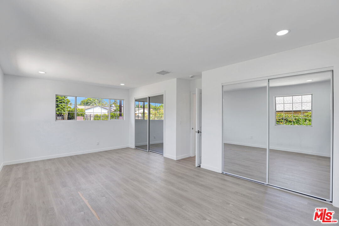 Reseda, California, 91335, United States, 10 Bedrooms Bedrooms, ,Residential,For Sale,1906500