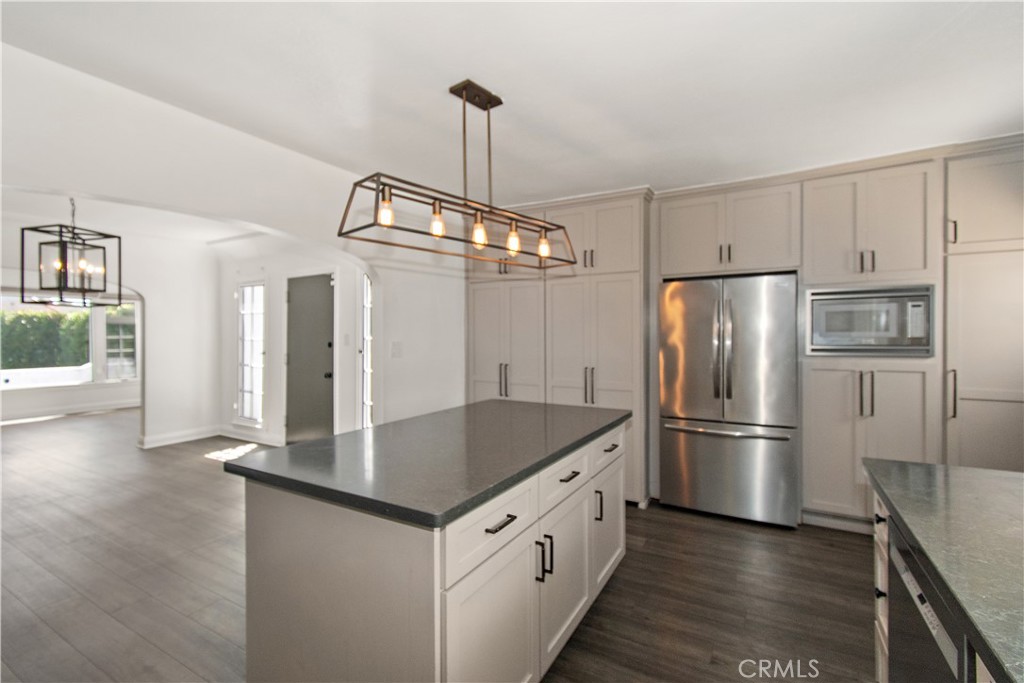 Los Angeles, California, 90019, United States, ,Residential,For Sale,1983742