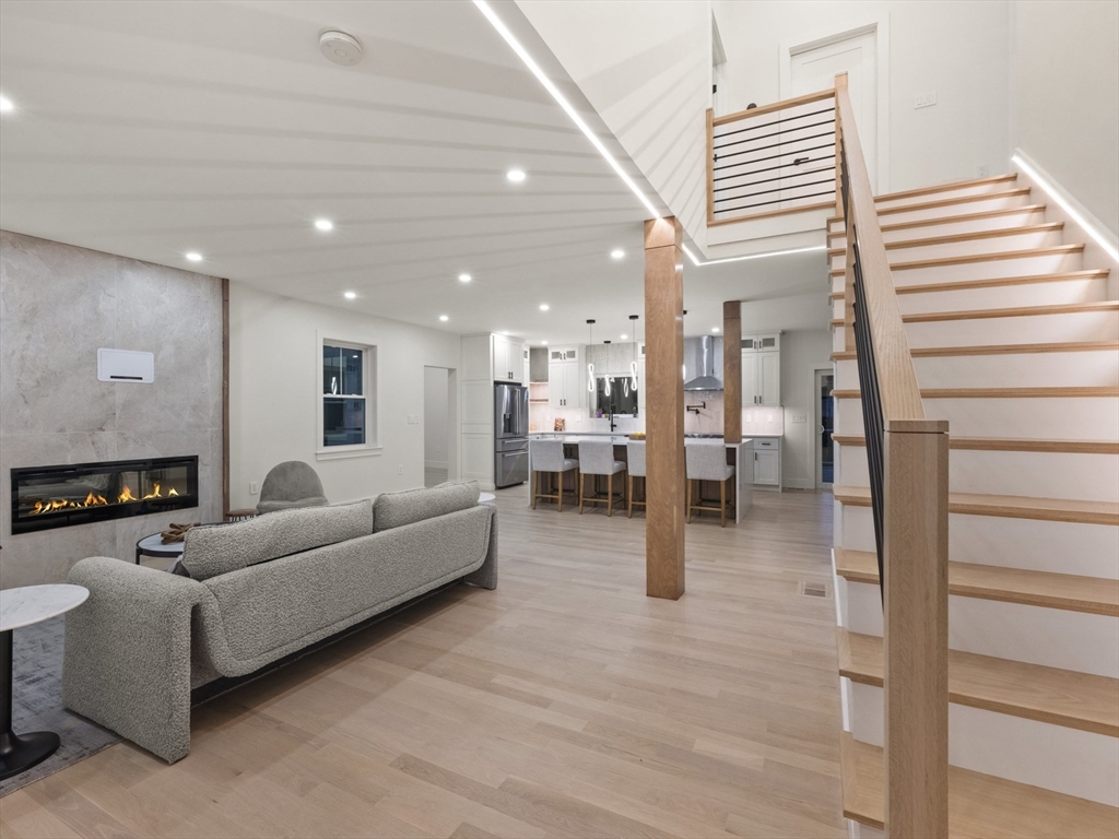 Wakefield, Massachusetts, 01880, United States, 4 Bedrooms Bedrooms, ,5 BathroomsBathrooms,Residential,For Sale,1938527