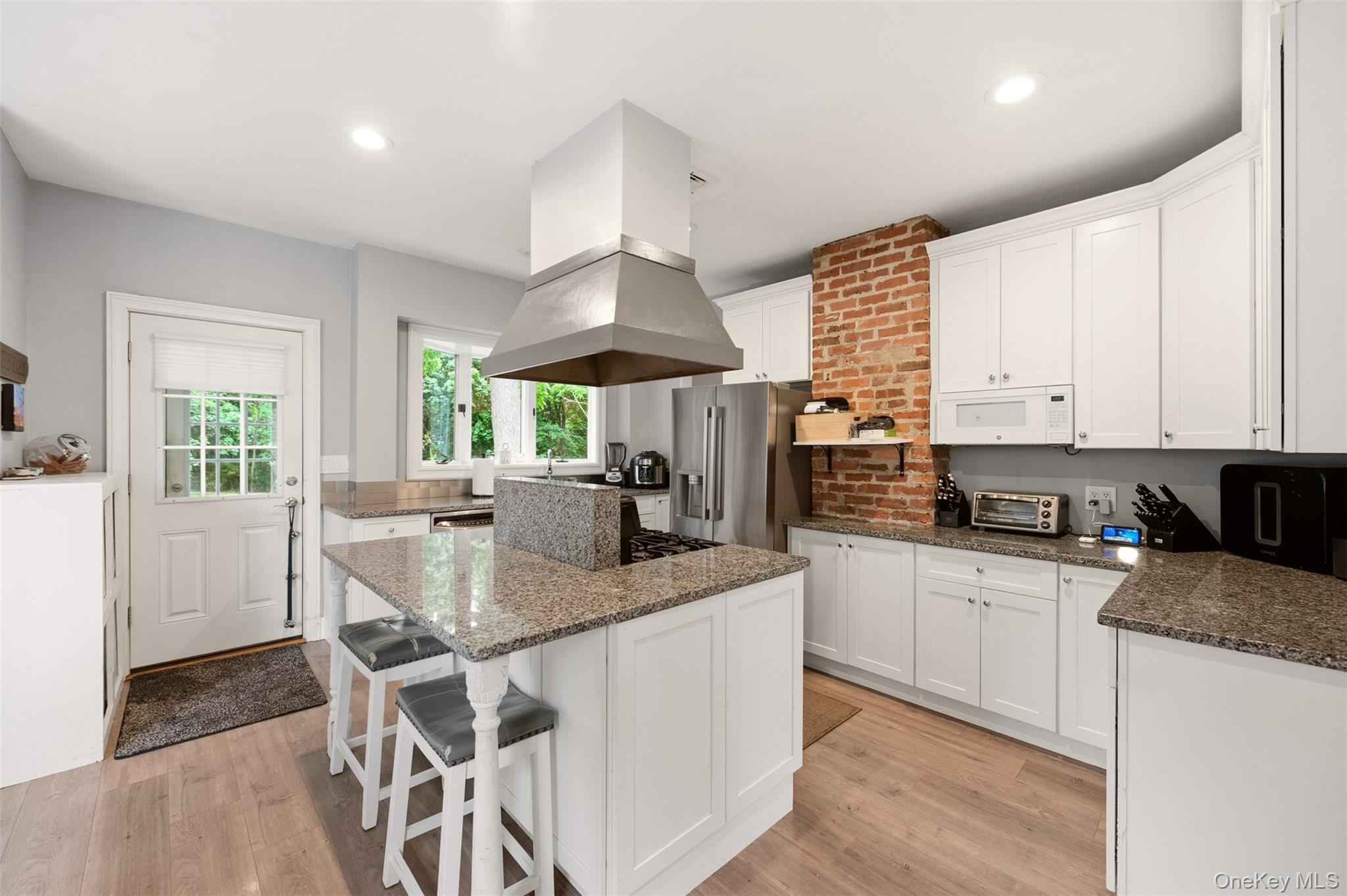  863 Lake Road, Huntington, NY, 11743 - 物件實景